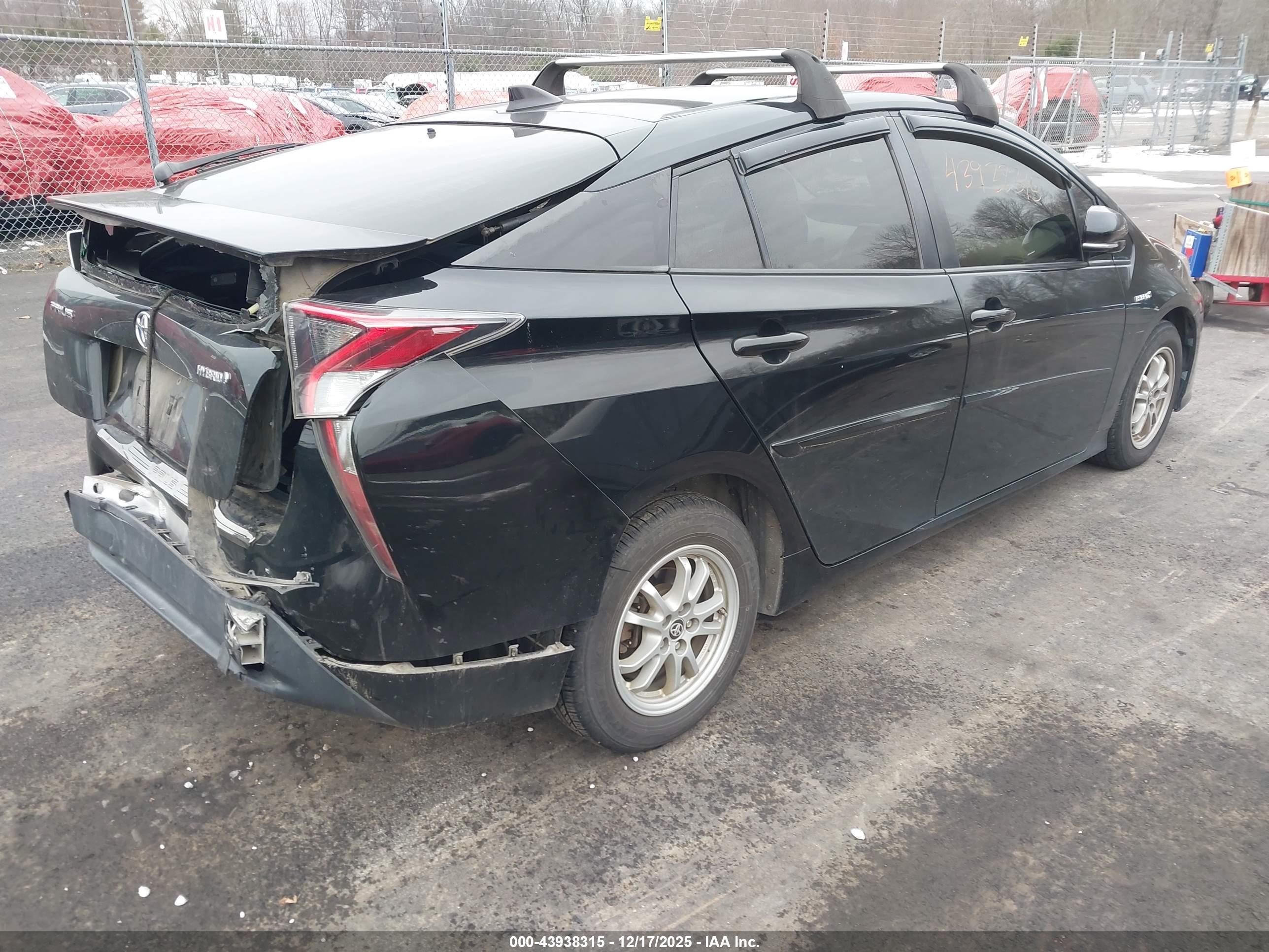 TOYOTA PRIUS image 4