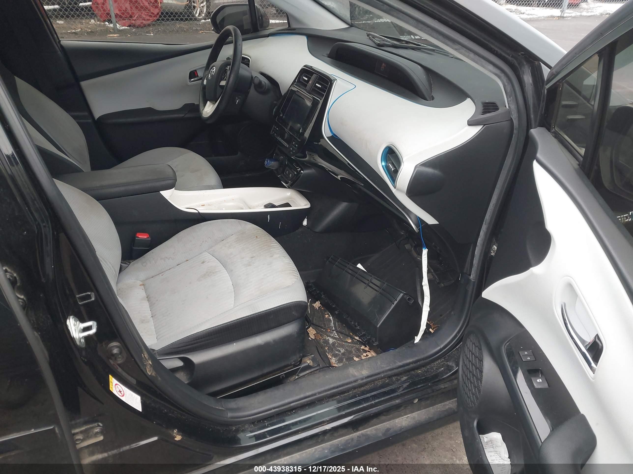 TOYOTA PRIUS image 5
