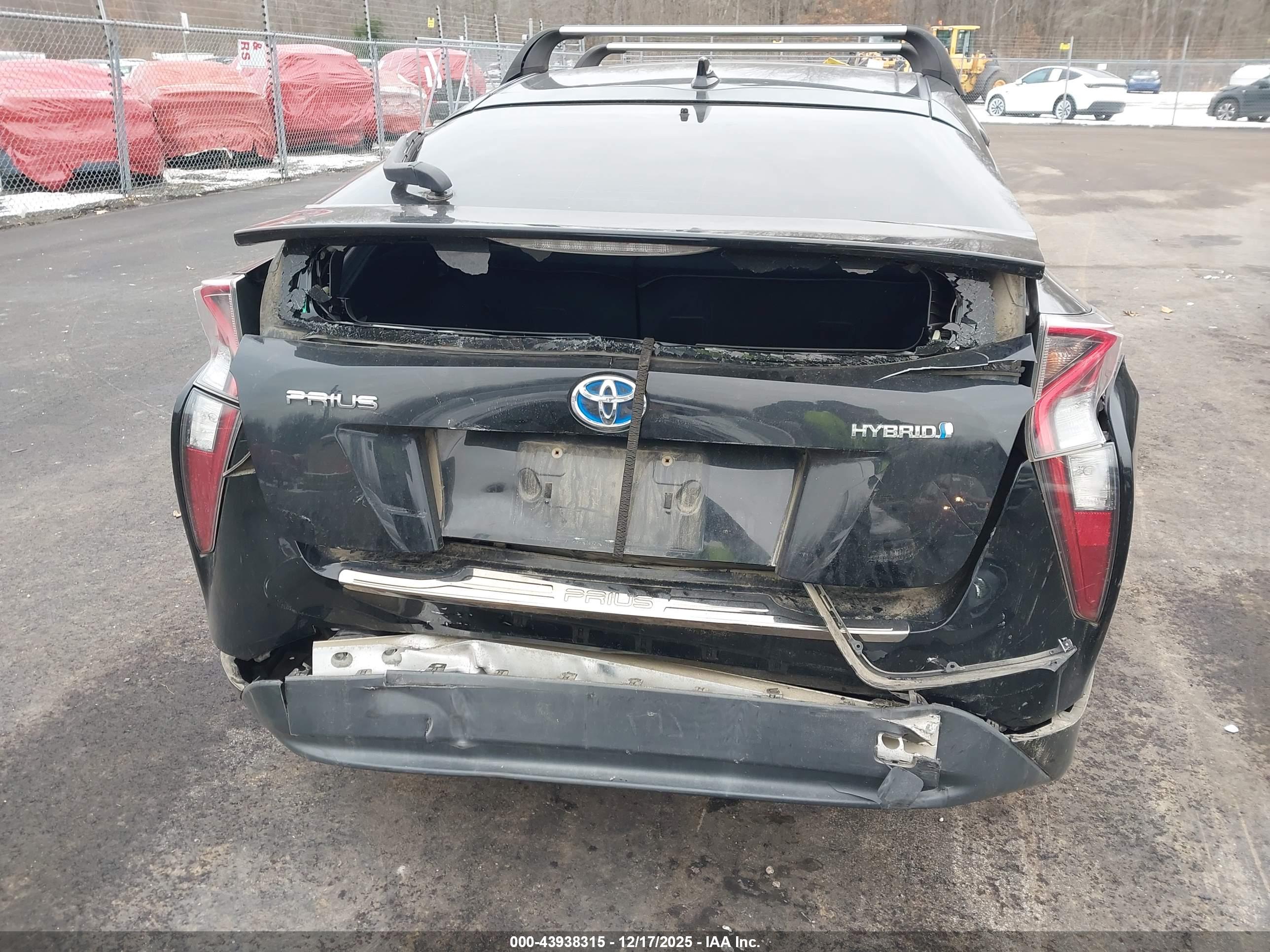 TOYOTA PRIUS image 6
