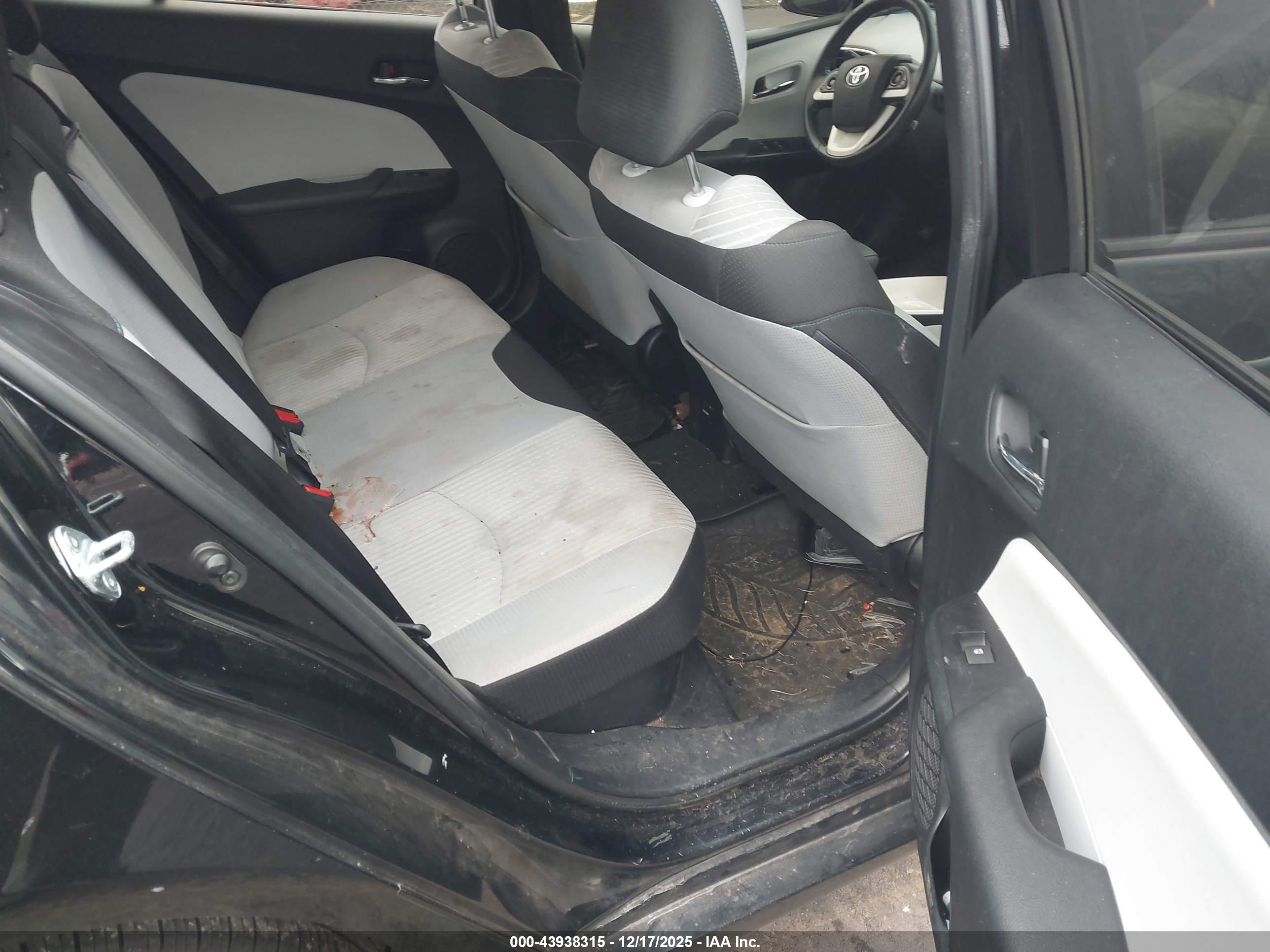 TOYOTA PRIUS image 8