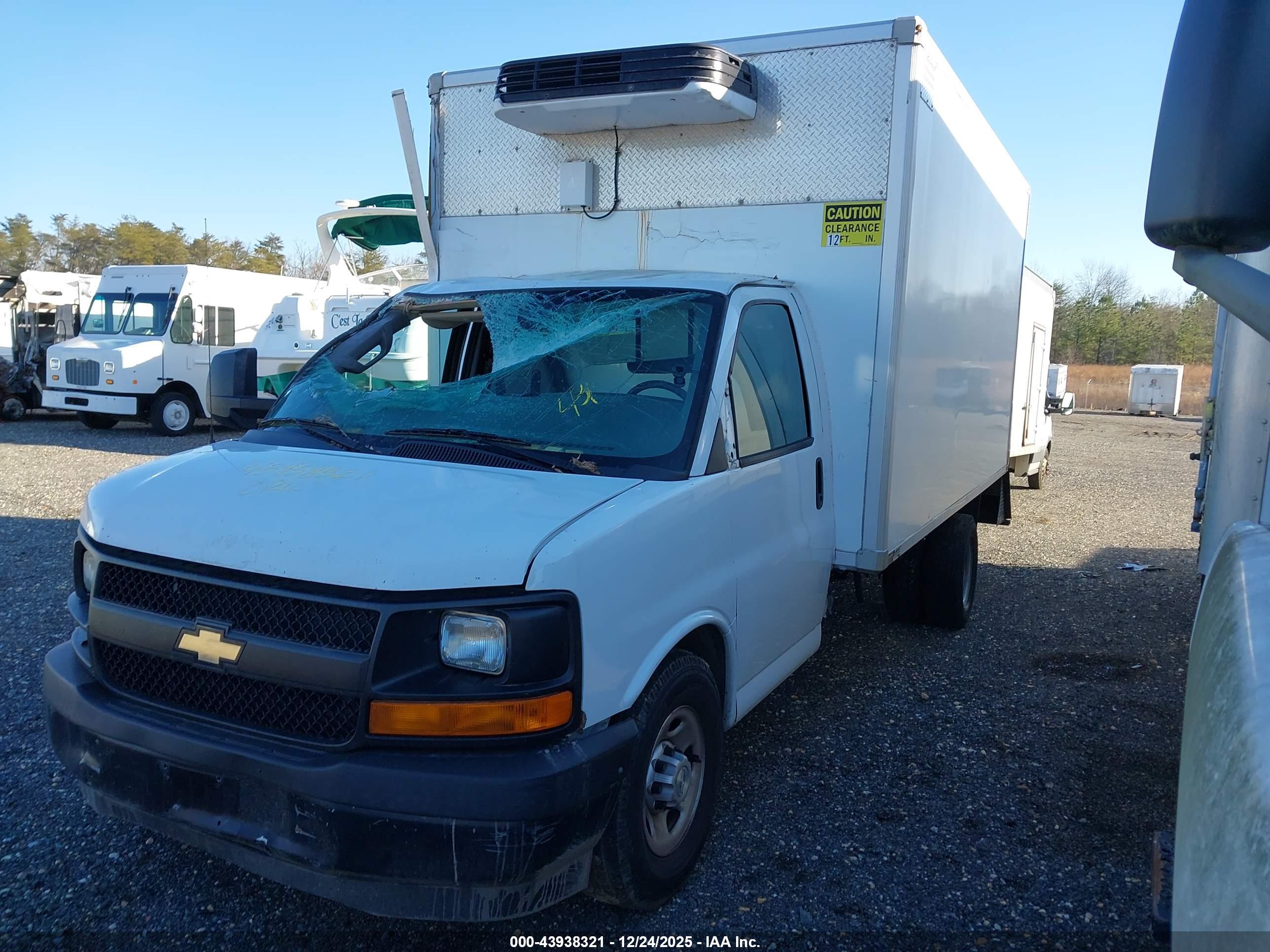CHEVROLET EXPRESS image 2