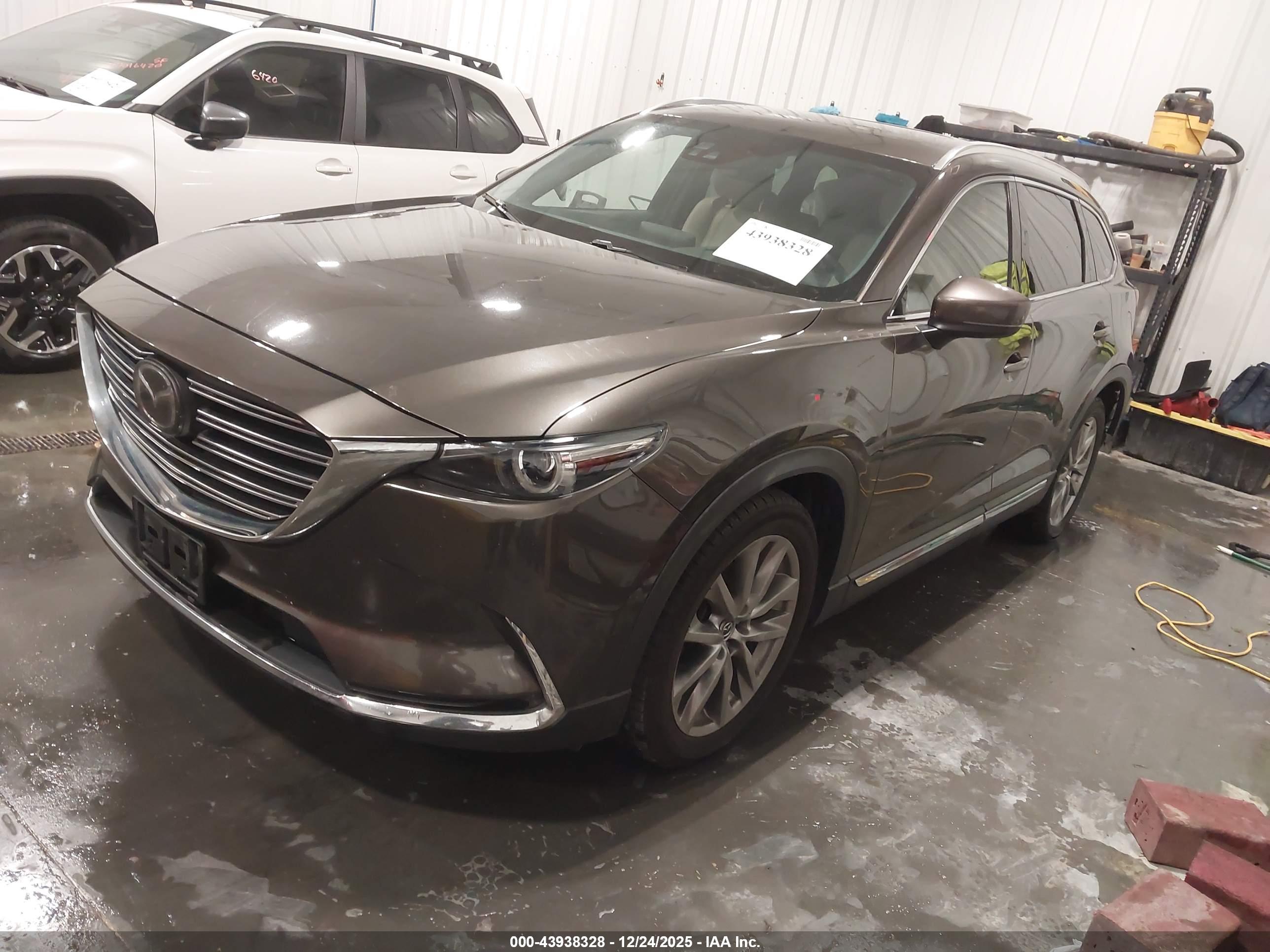 MAZDA CX-9 image 2