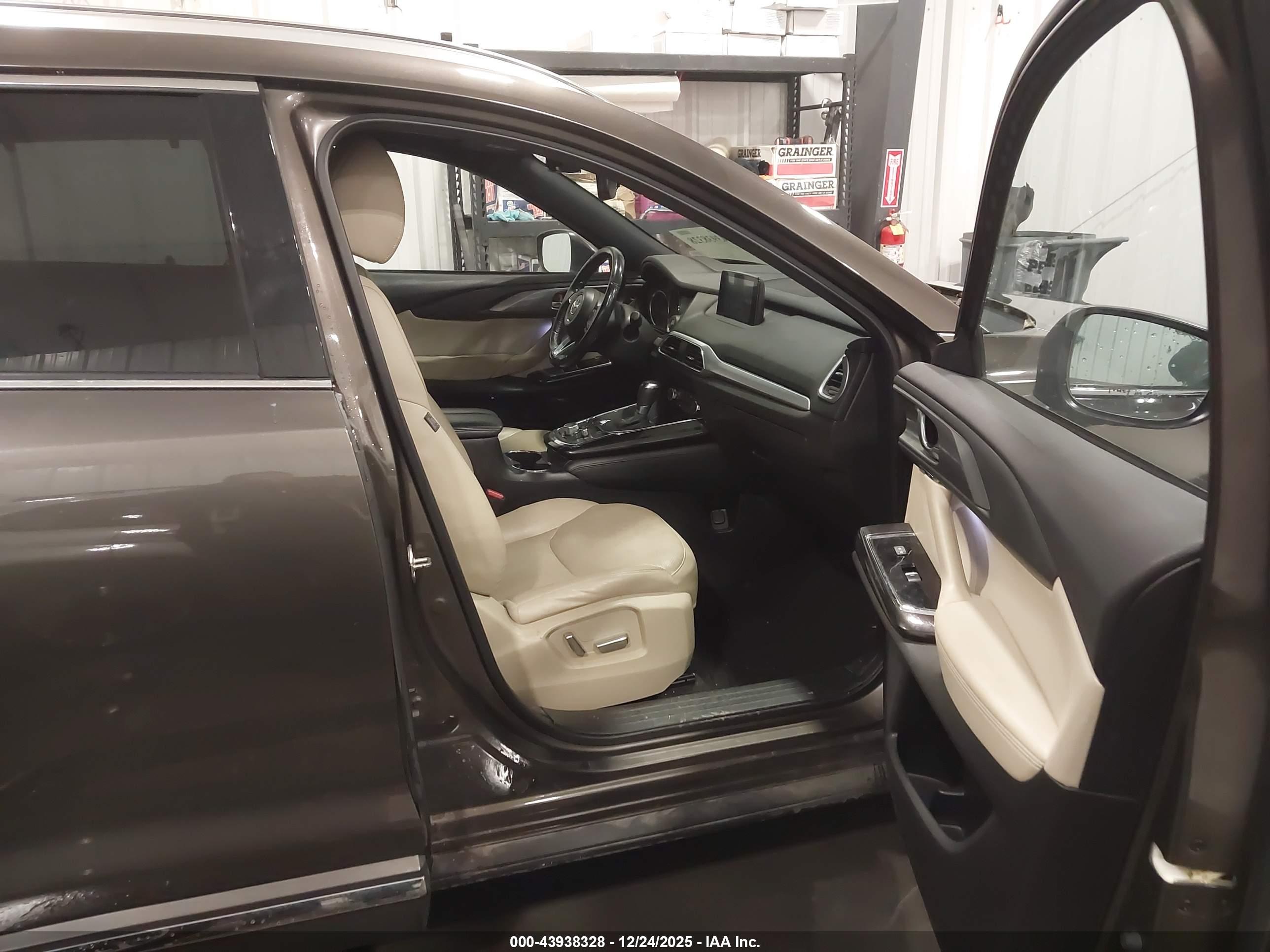 MAZDA CX-9 image 5