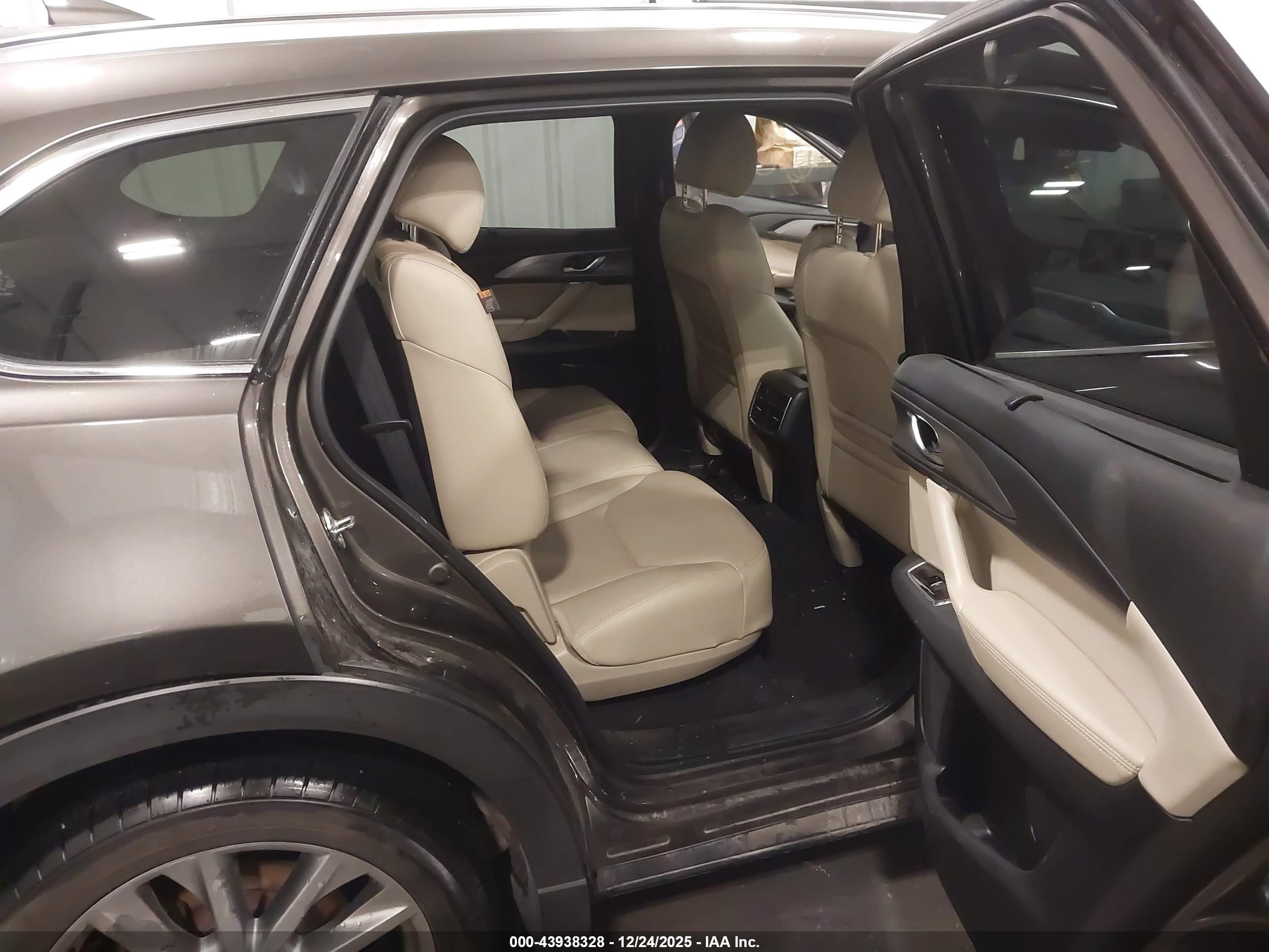 MAZDA CX-9 image 8