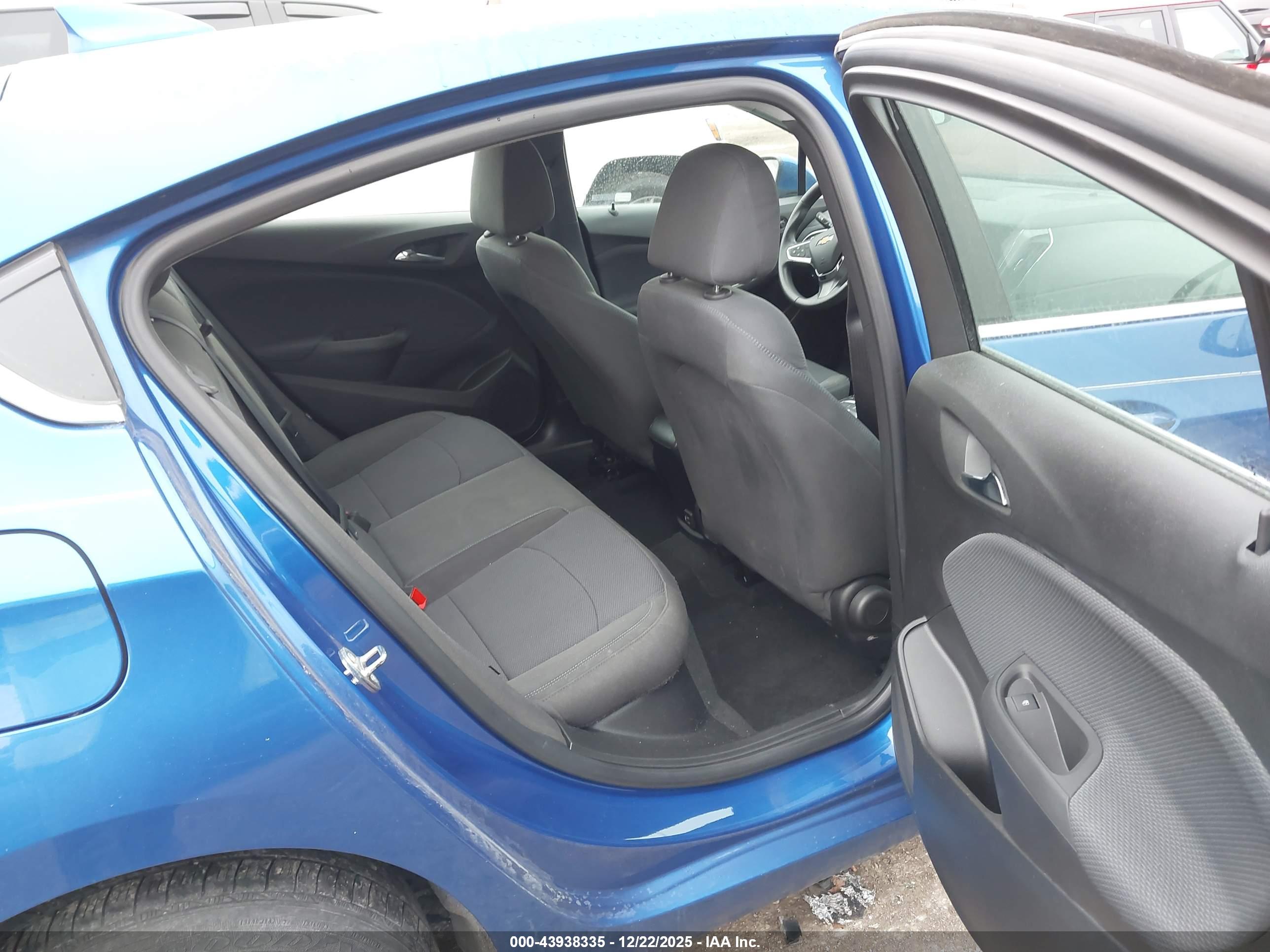 CHEVROLET CRUZE image 8