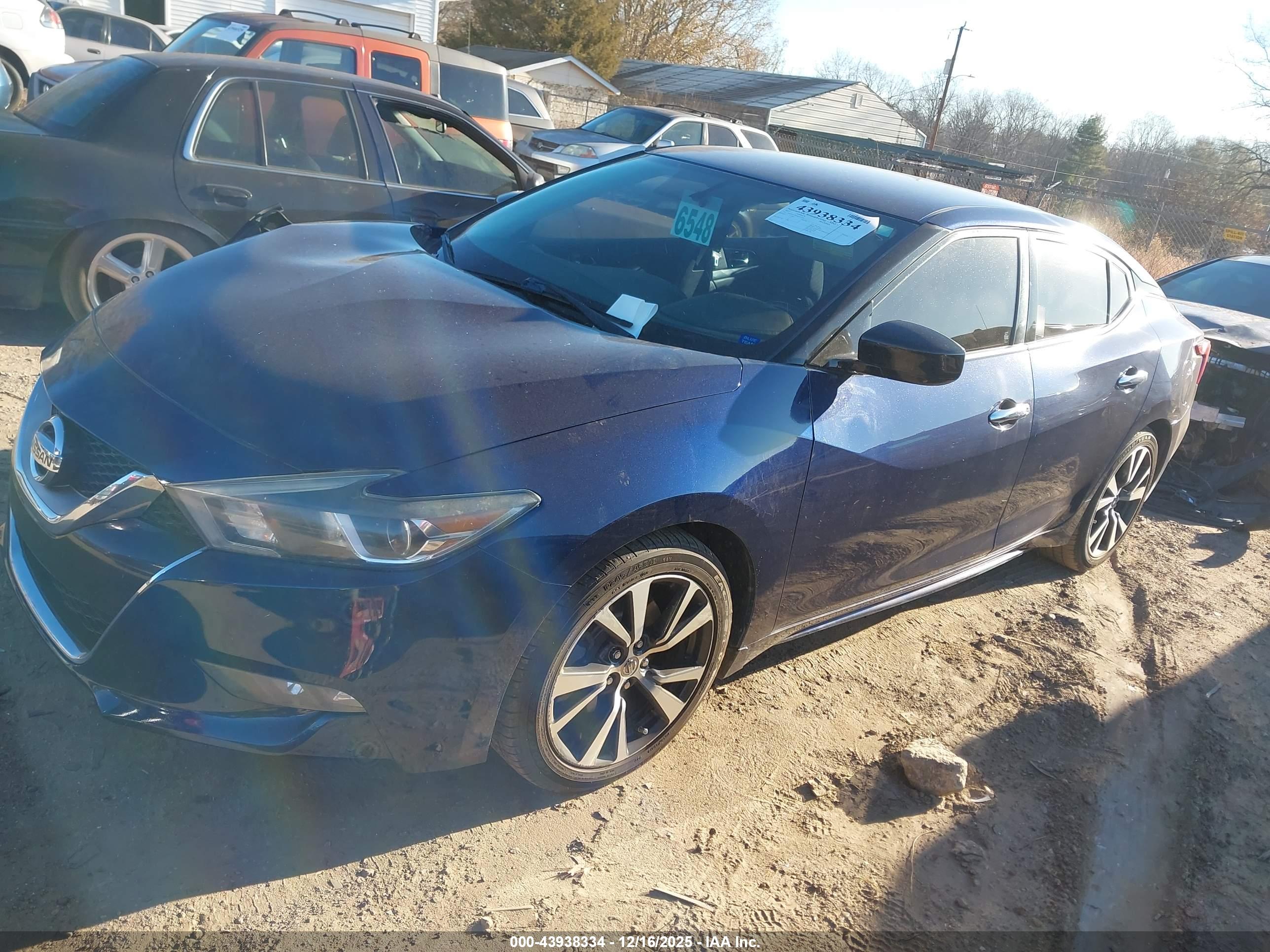 NISSAN MAXIMA image 2