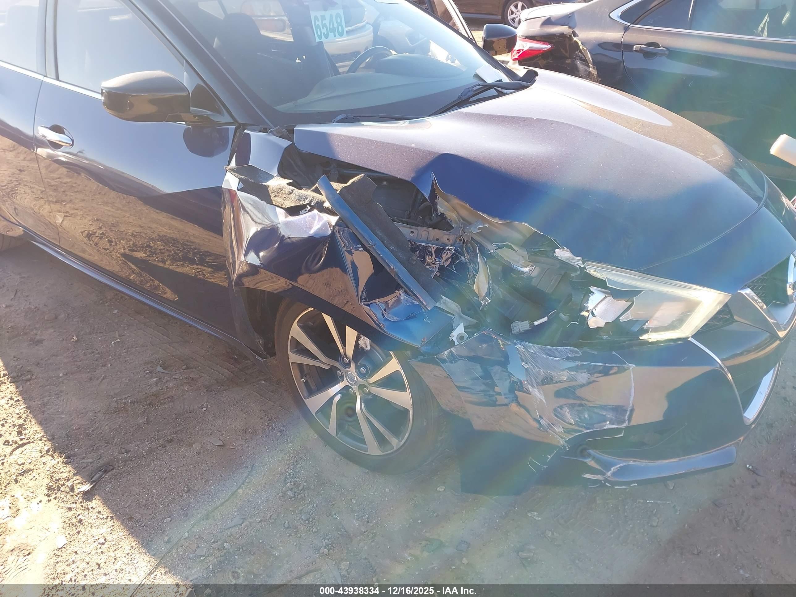 NISSAN MAXIMA image 6