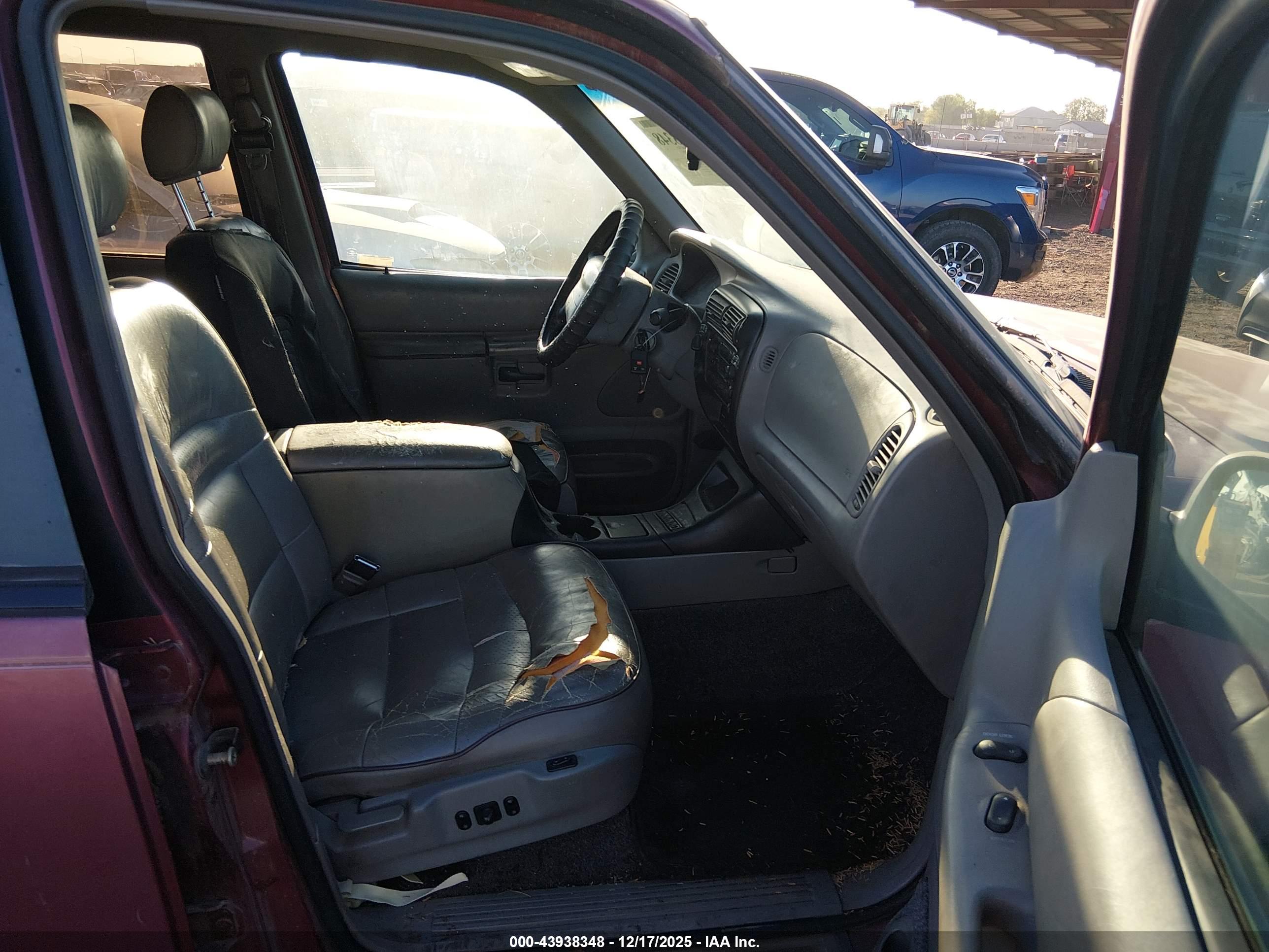 FORD EXPLORER image 5