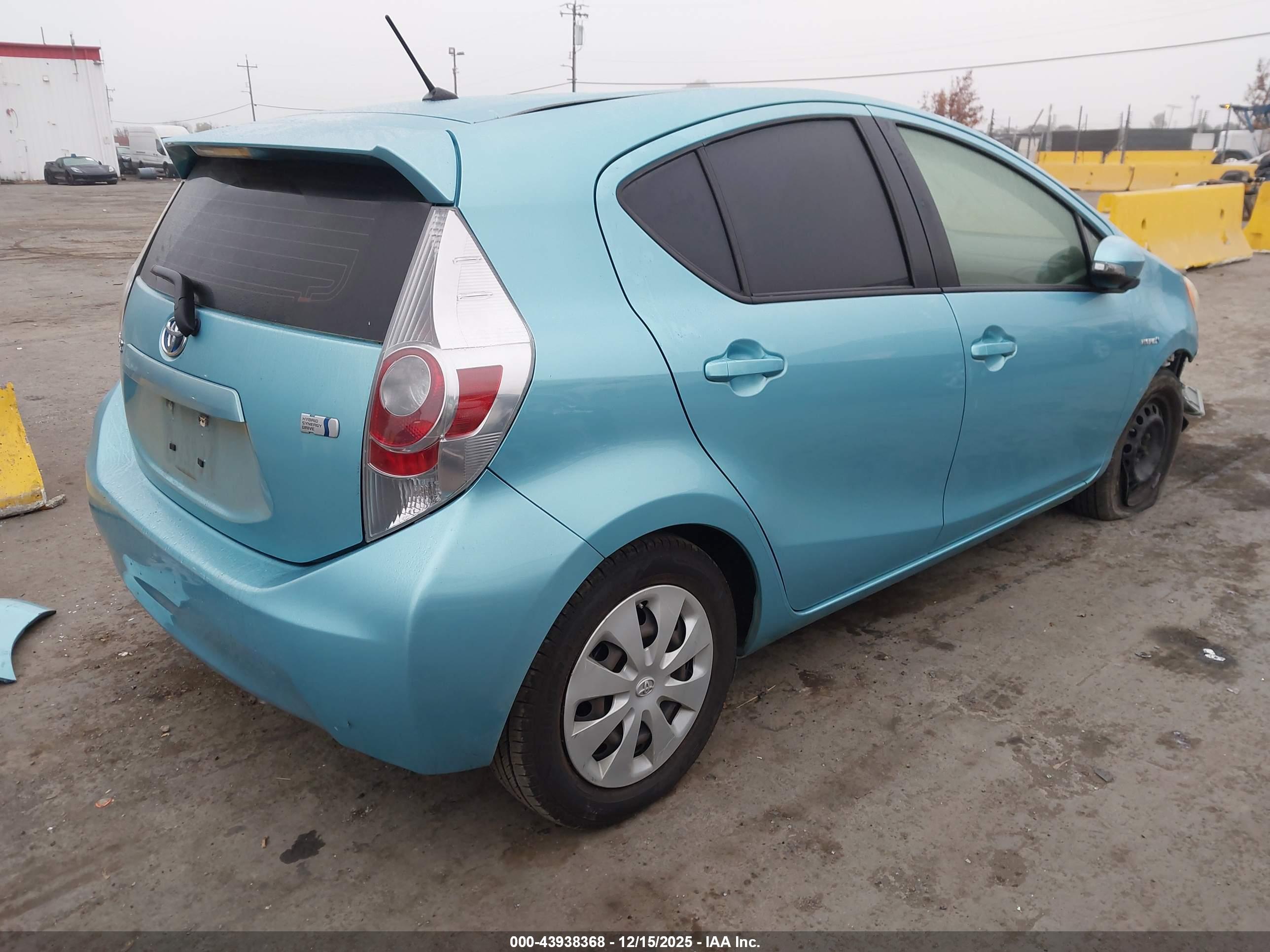 TOYOTA PRIUS image 4