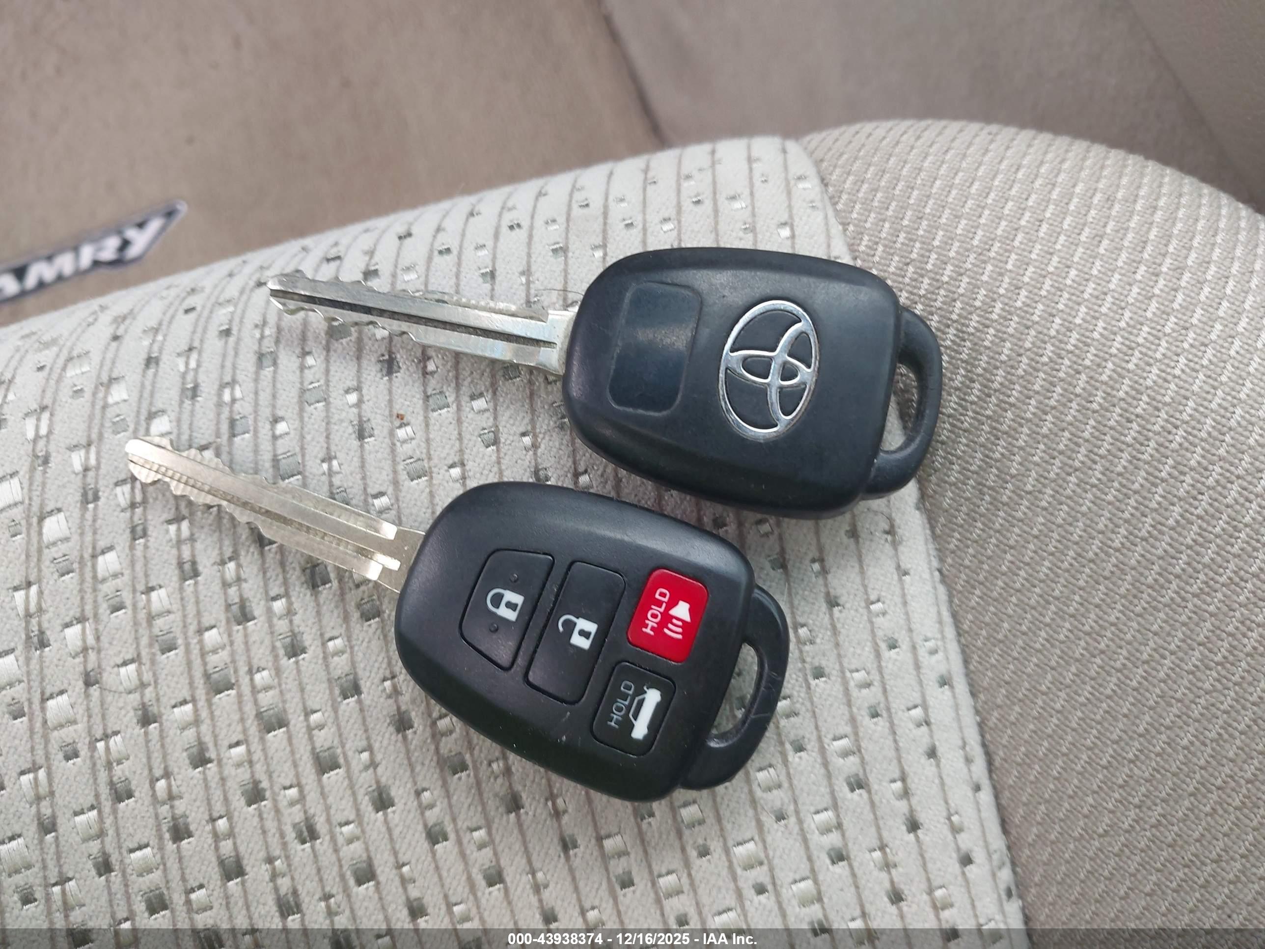 TOYOTA CAMRY image 11