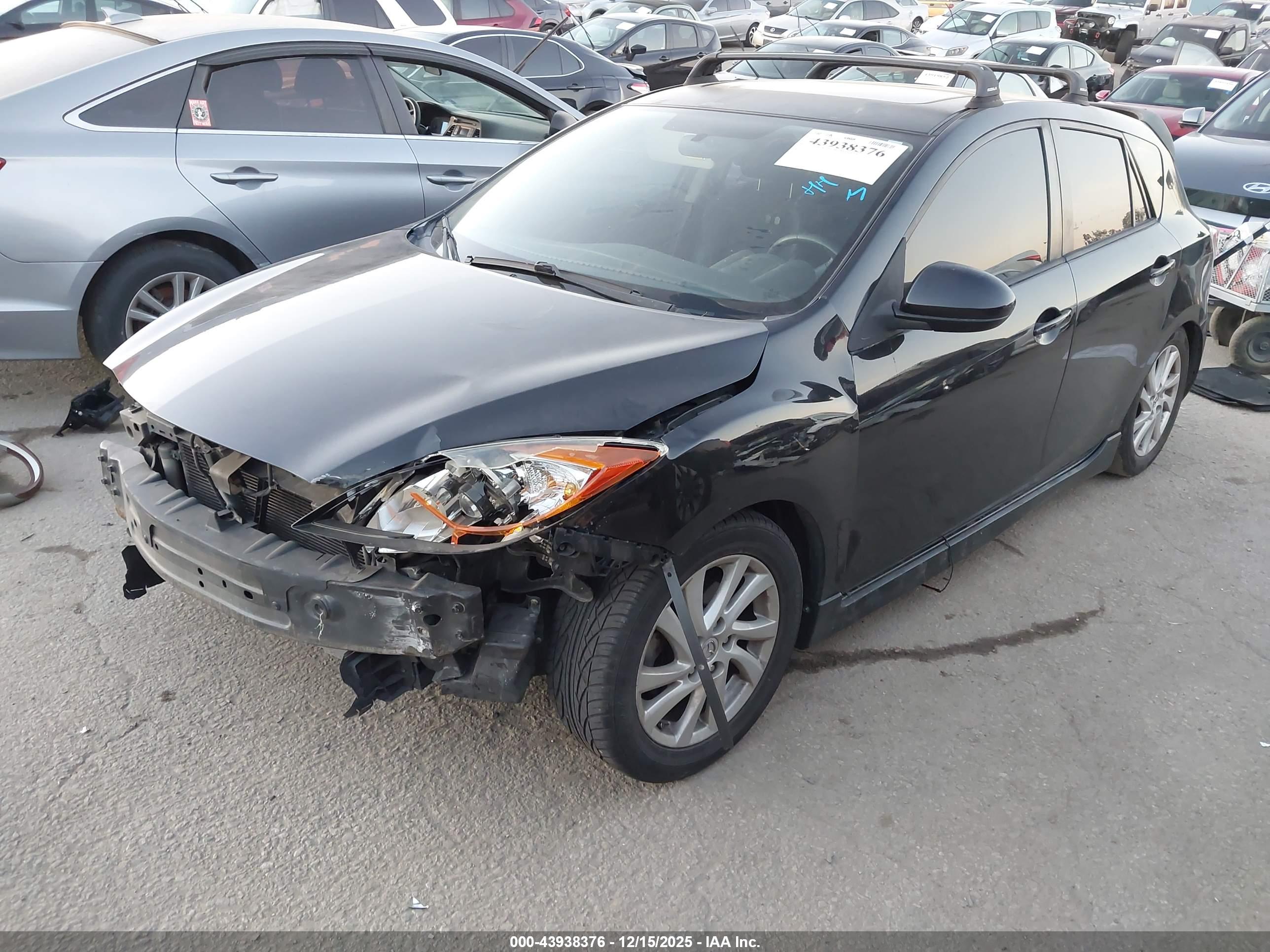 MAZDA MAZDA3 image 2