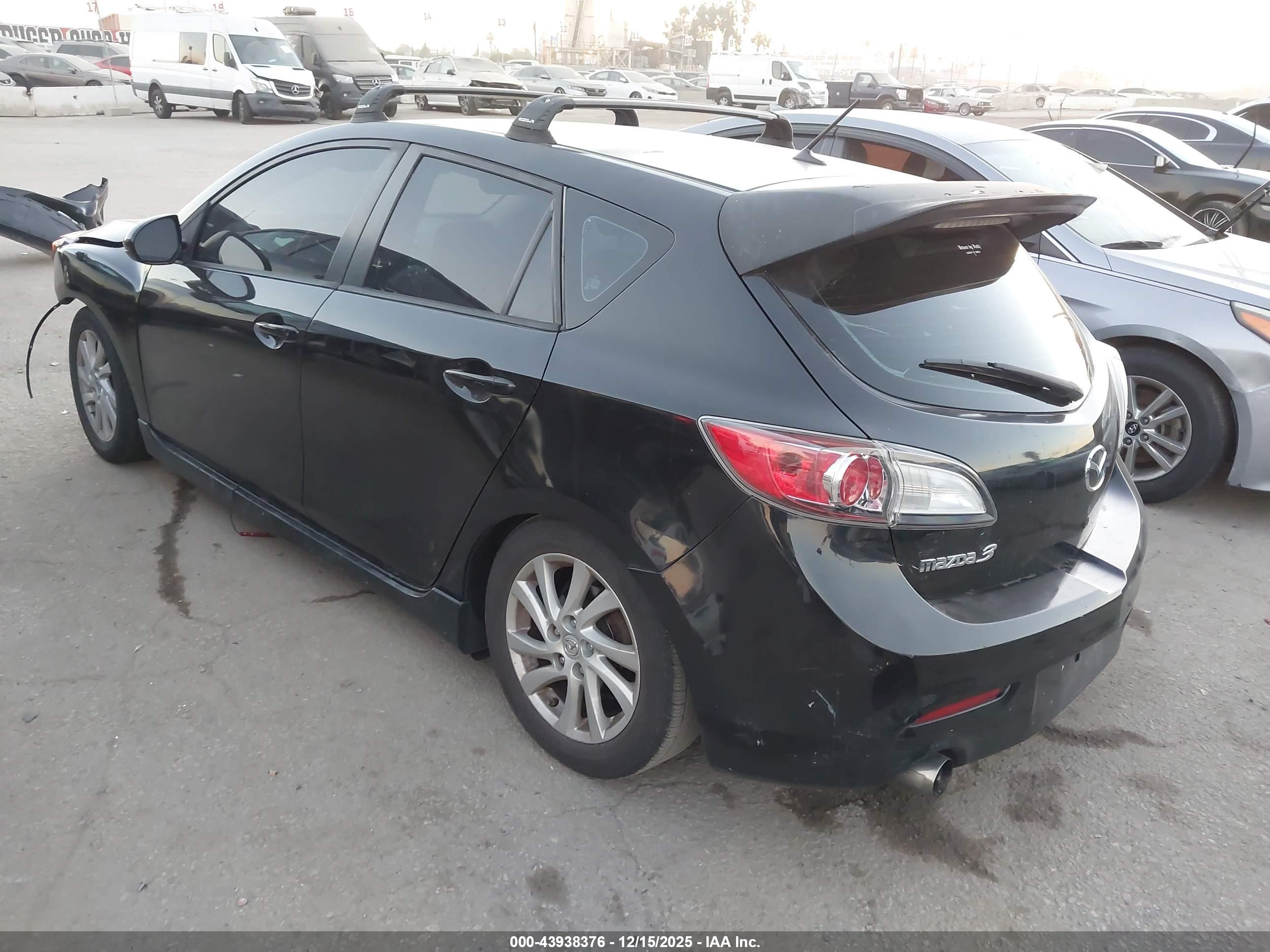 MAZDA MAZDA3 image 3
