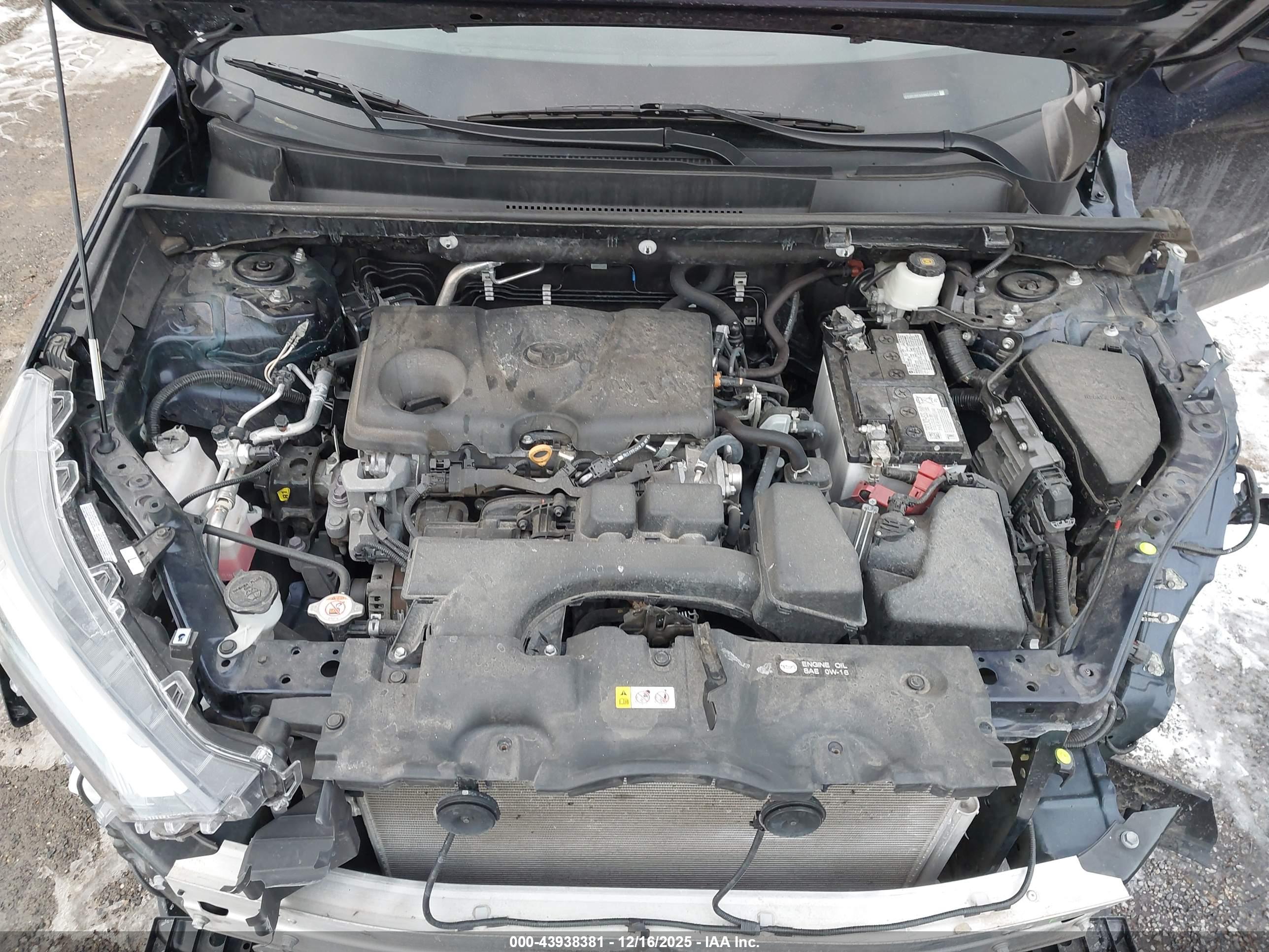TOYOTA RAV4 image 10
