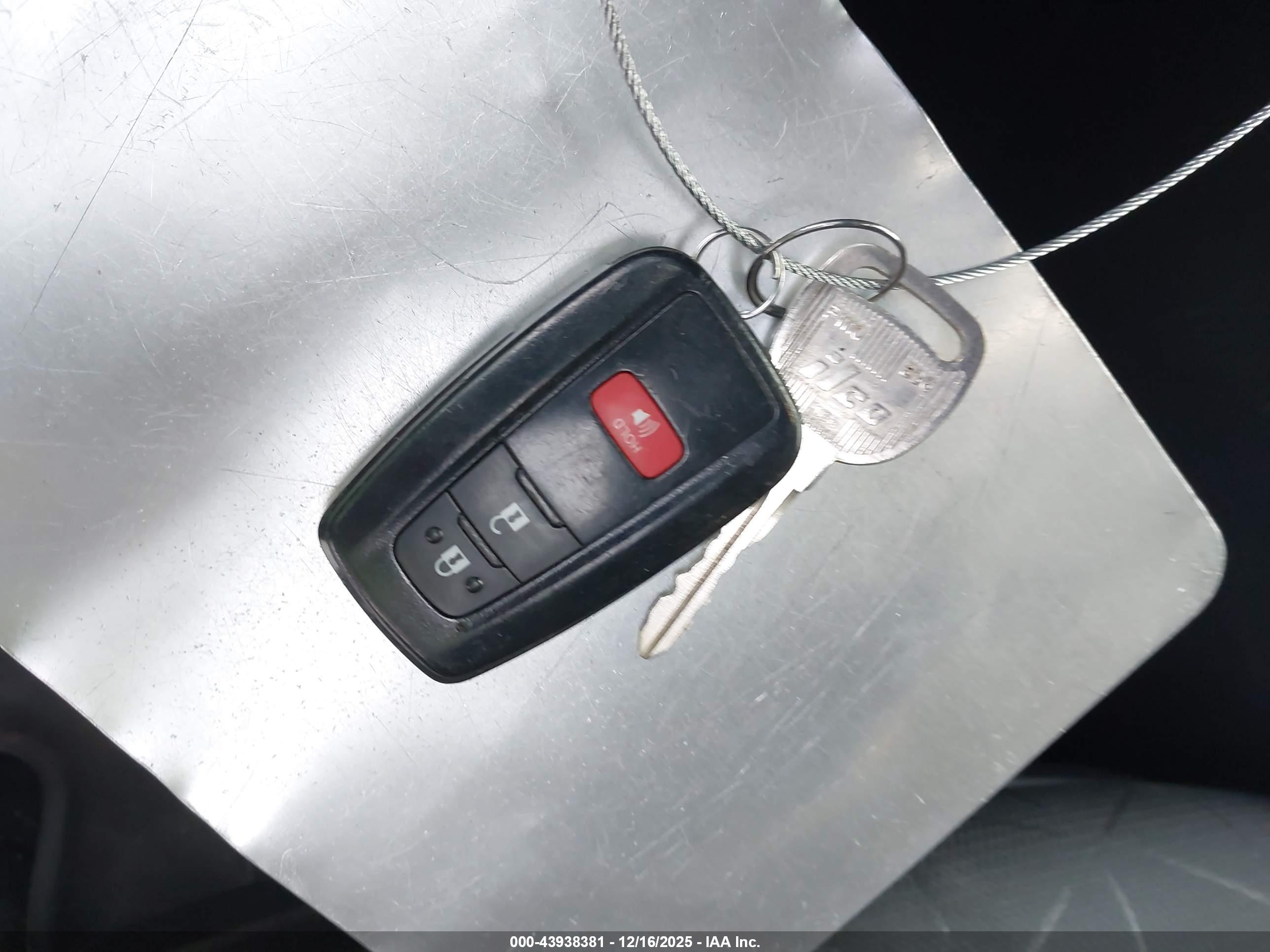 TOYOTA RAV4 image 11
