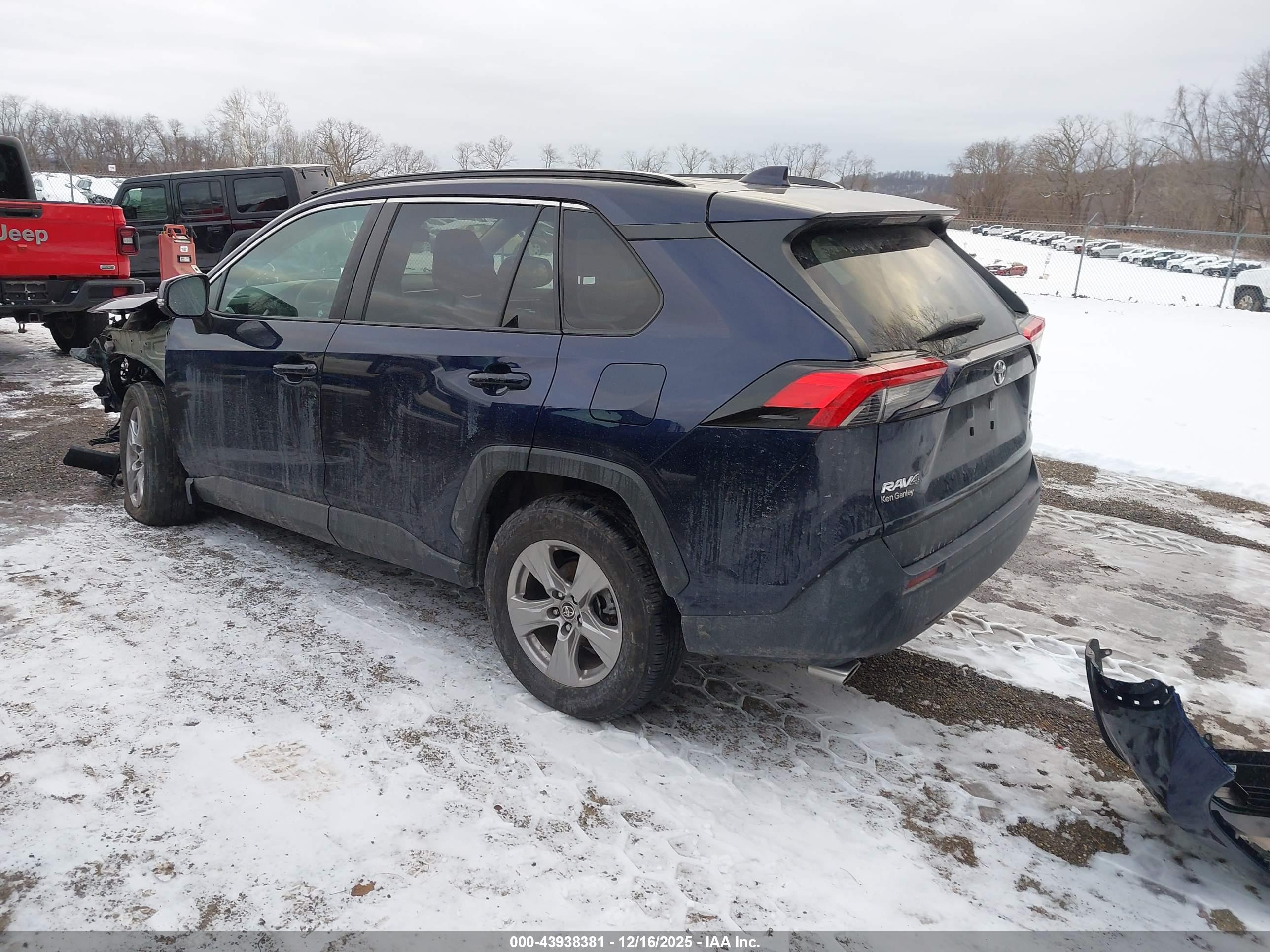 TOYOTA RAV4 image 3