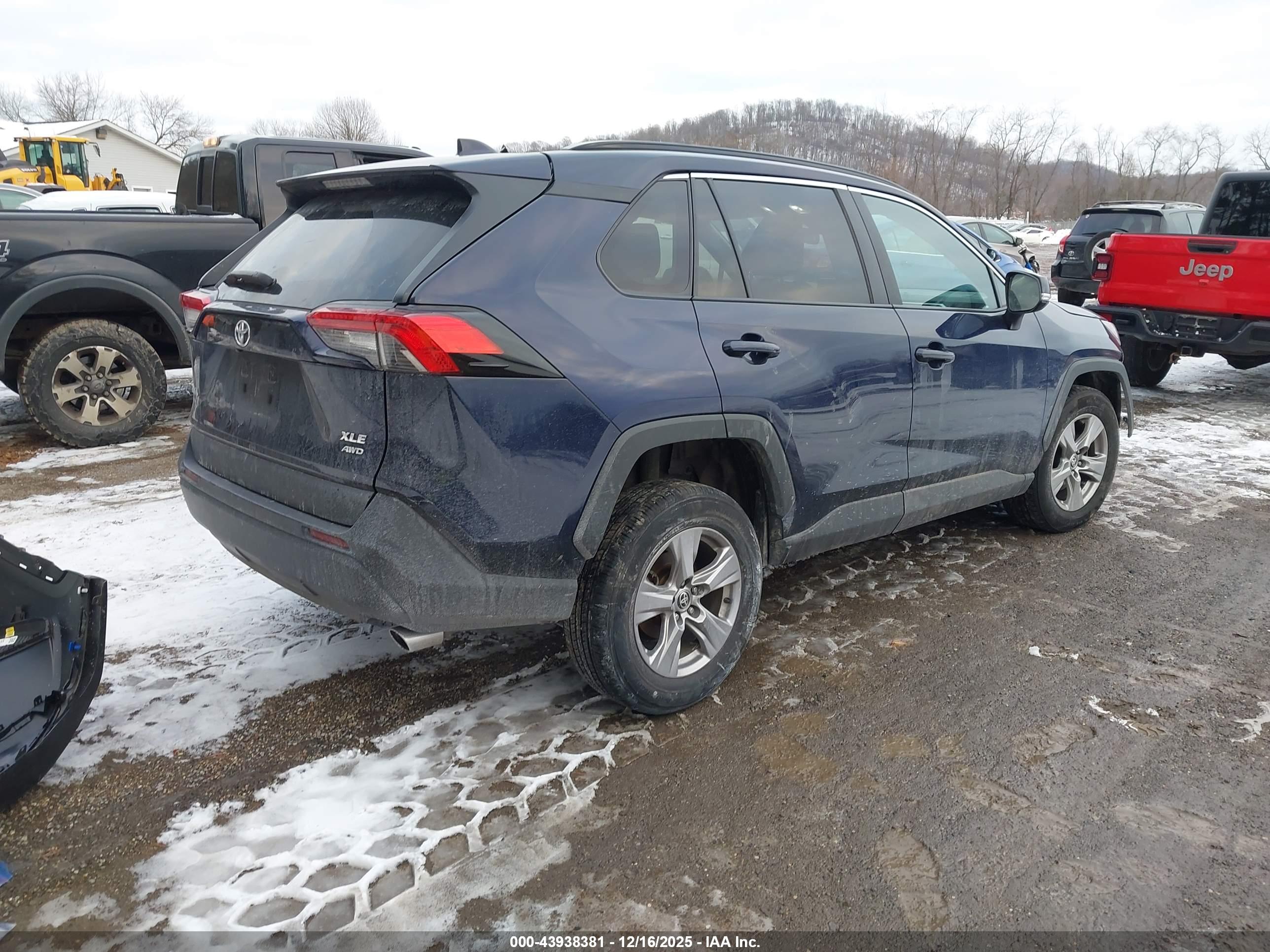 TOYOTA RAV4 image 4
