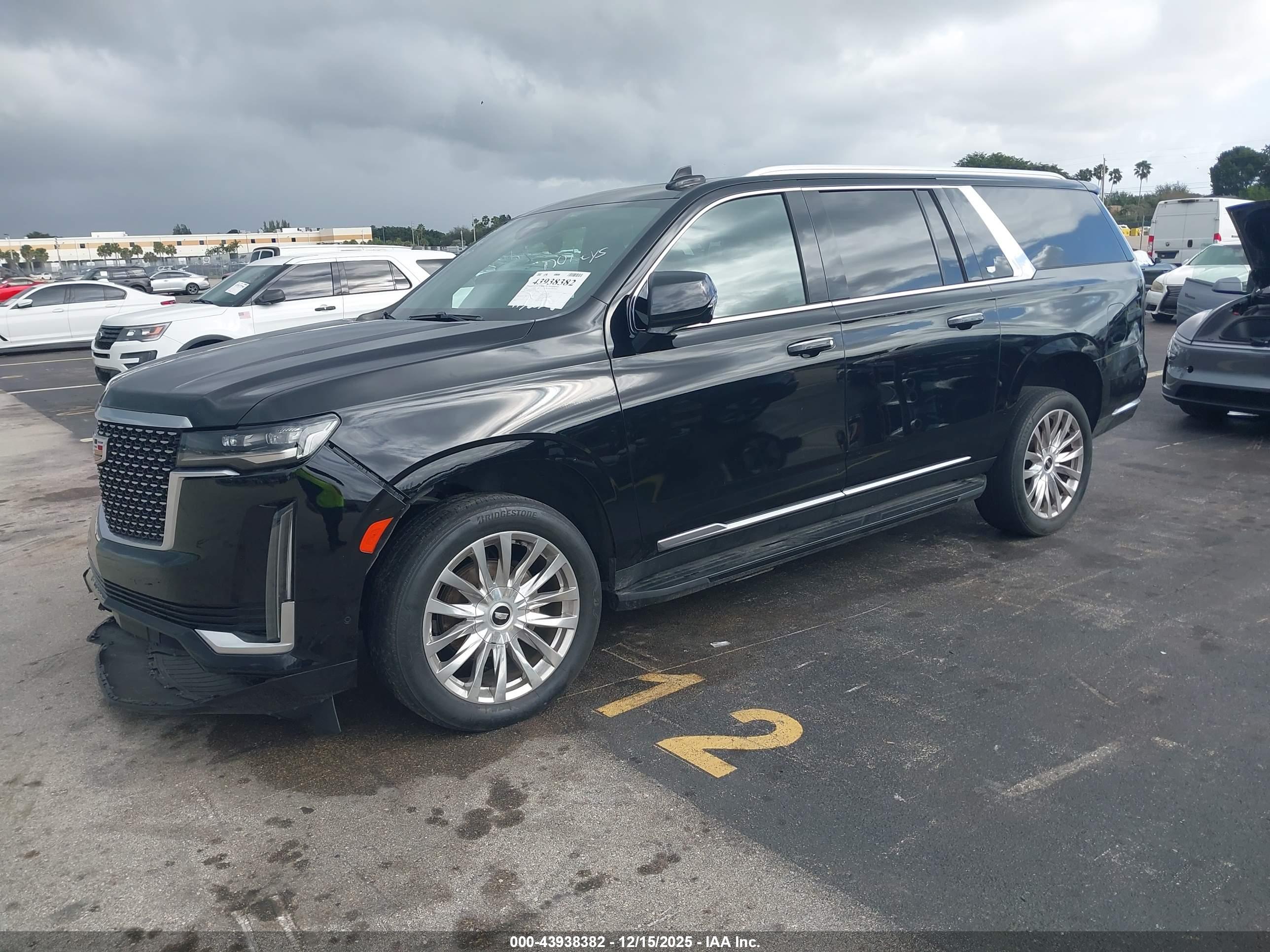 CADILLAC ESCALADE image 2