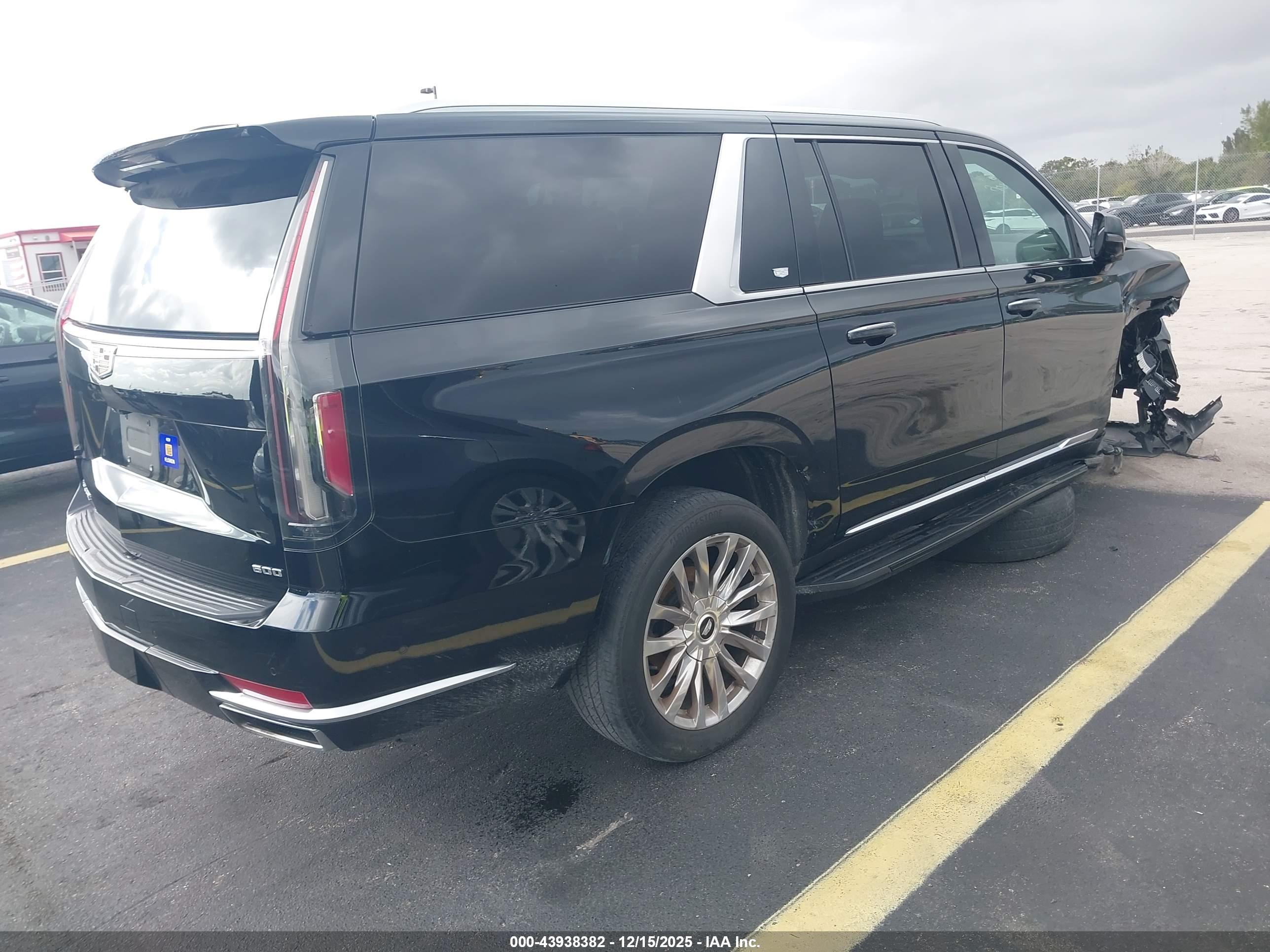 CADILLAC ESCALADE image 4