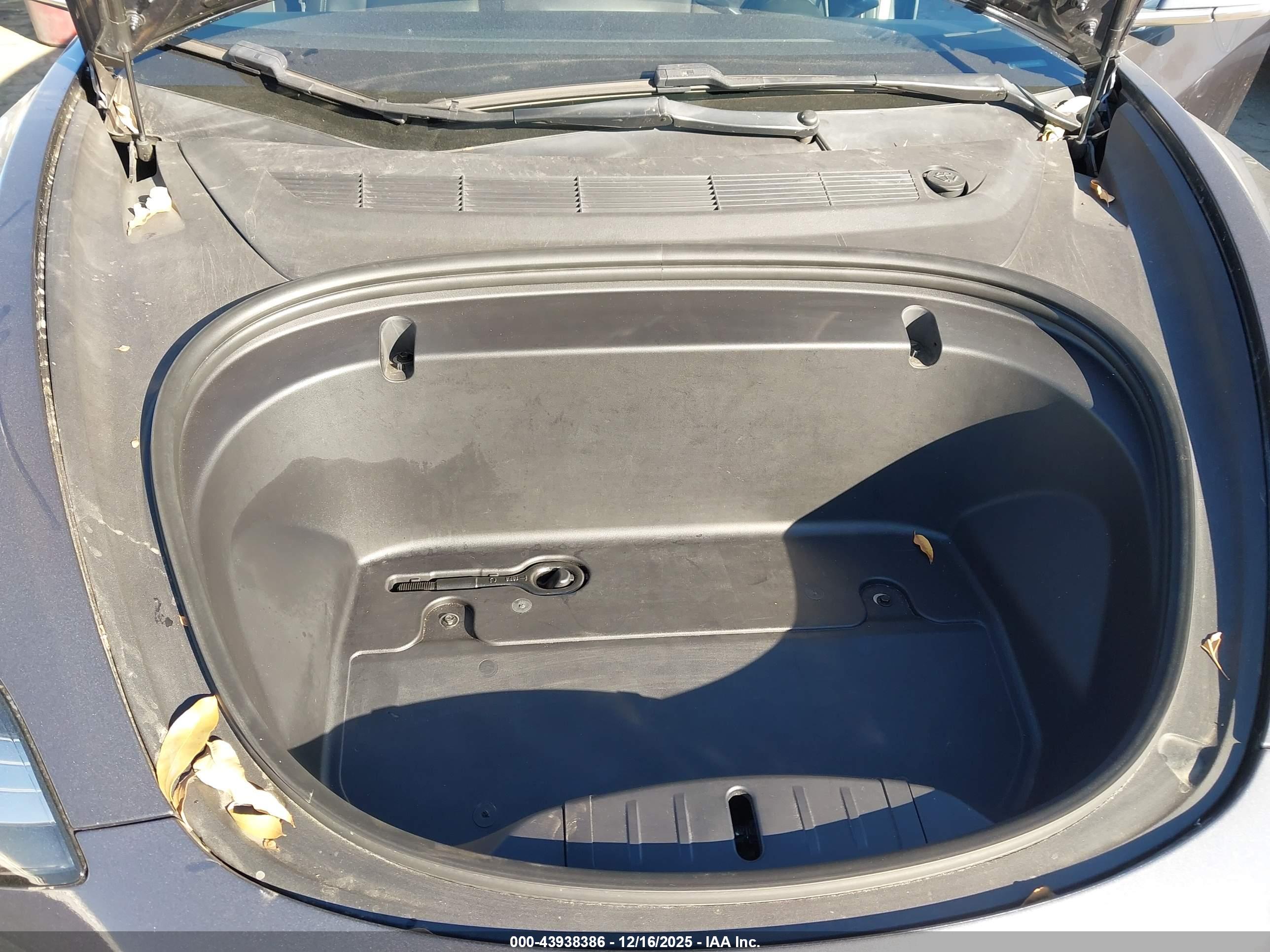 TESLA MODEL image 10