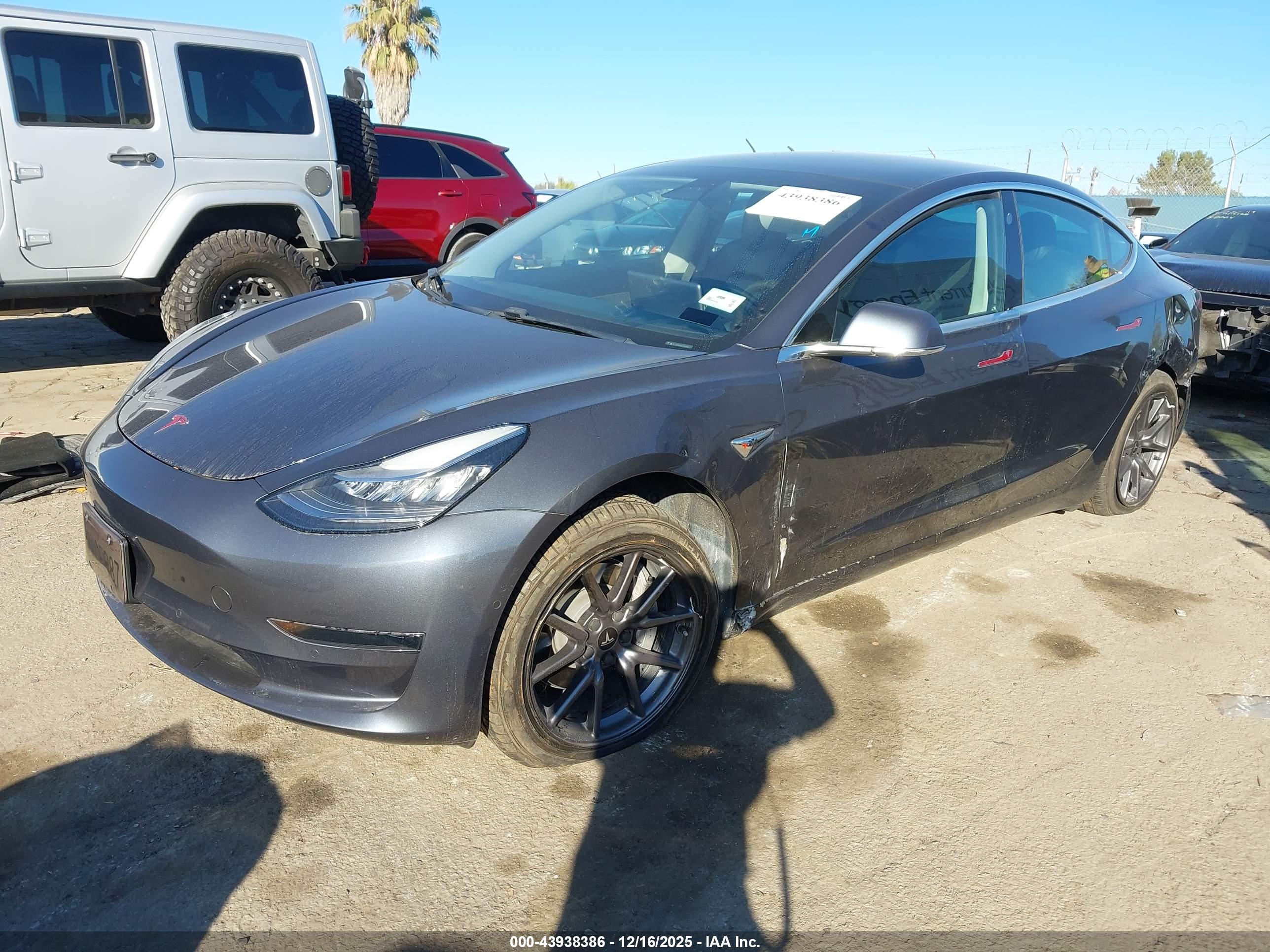 TESLA MODEL image 2