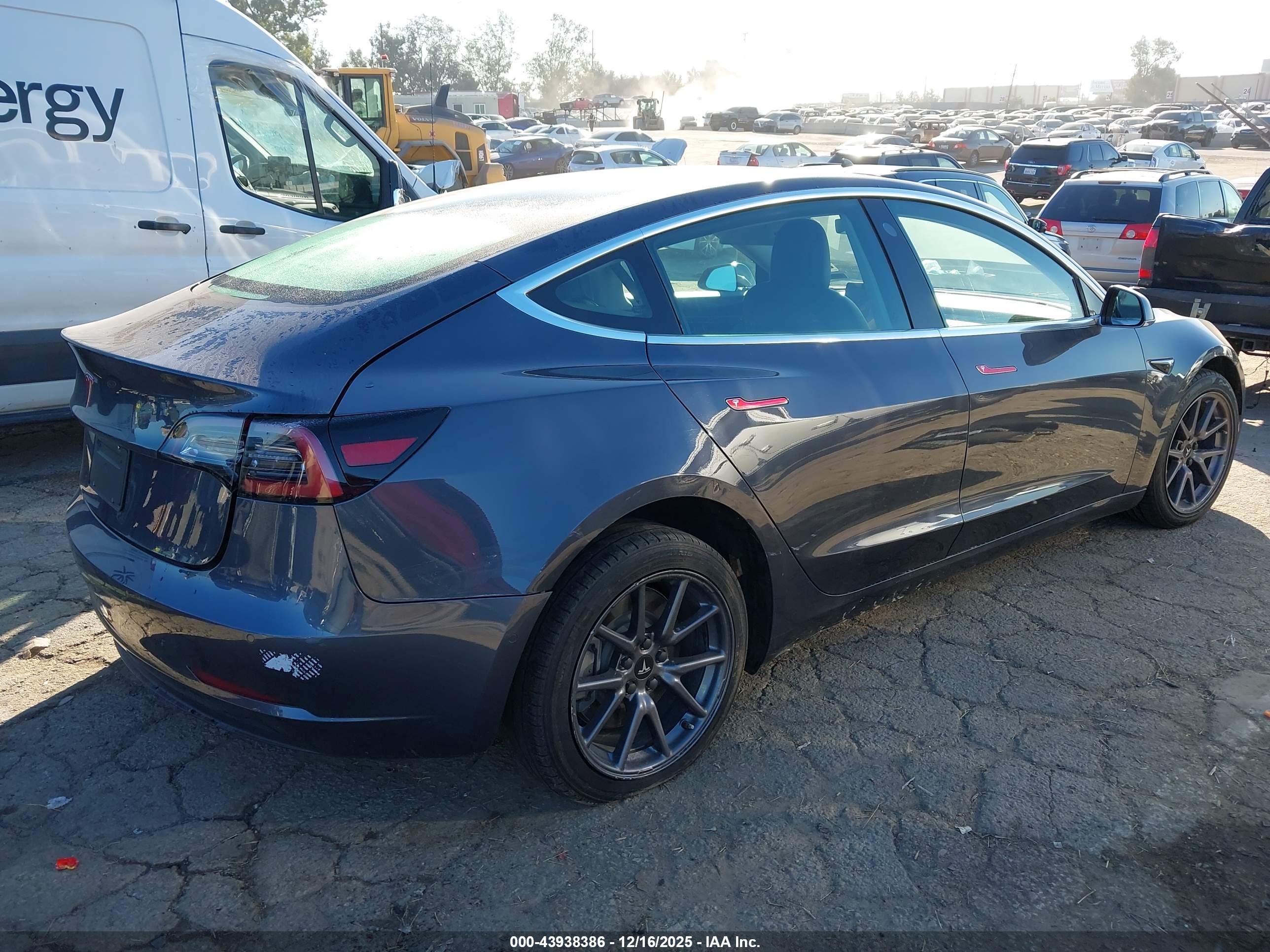 TESLA MODEL image 4