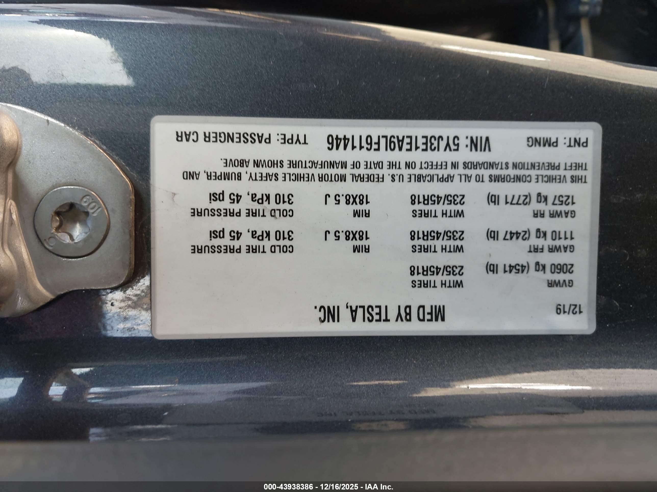 TESLA MODEL image 9