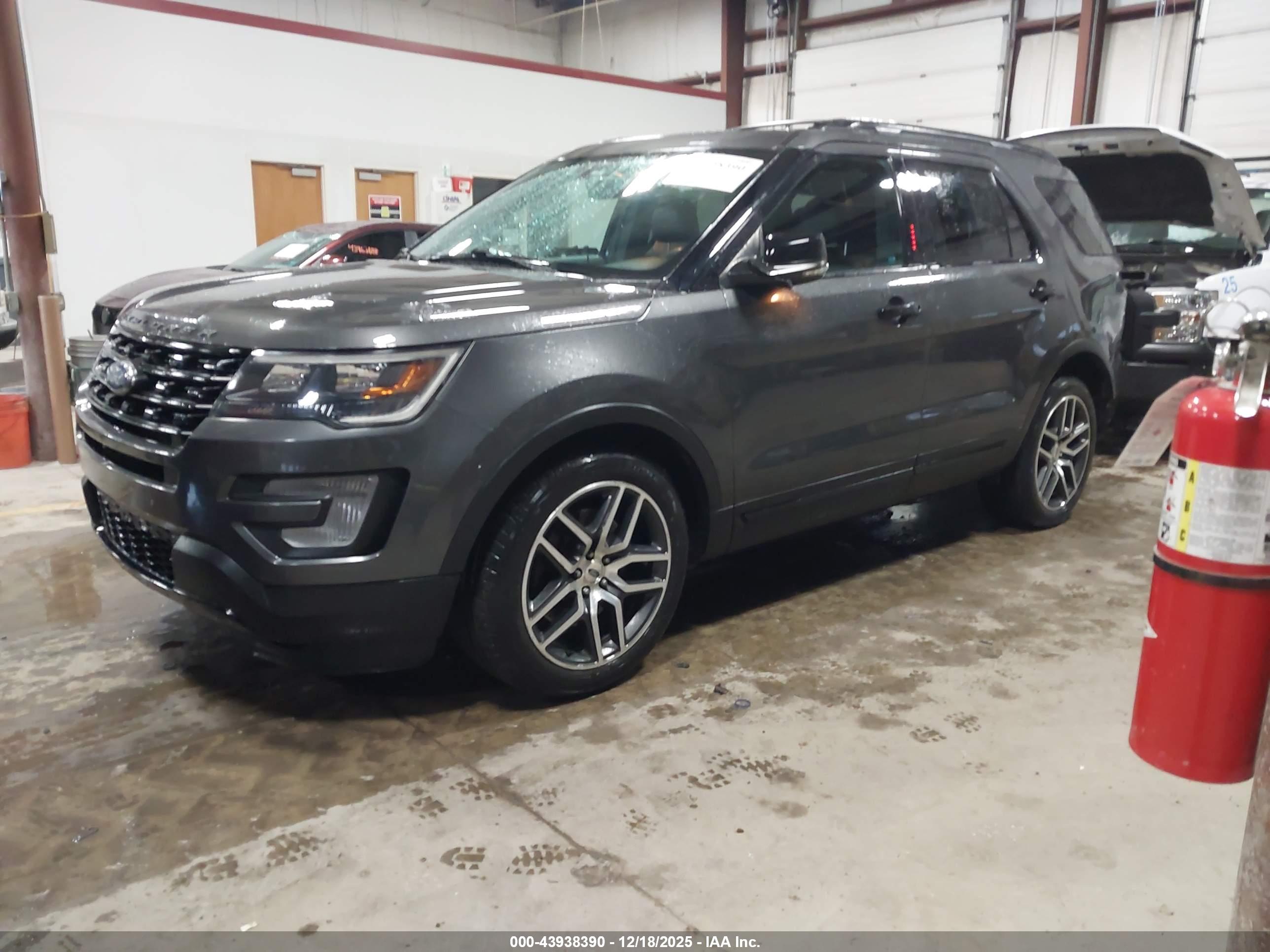 FORD EXPLORER image 2