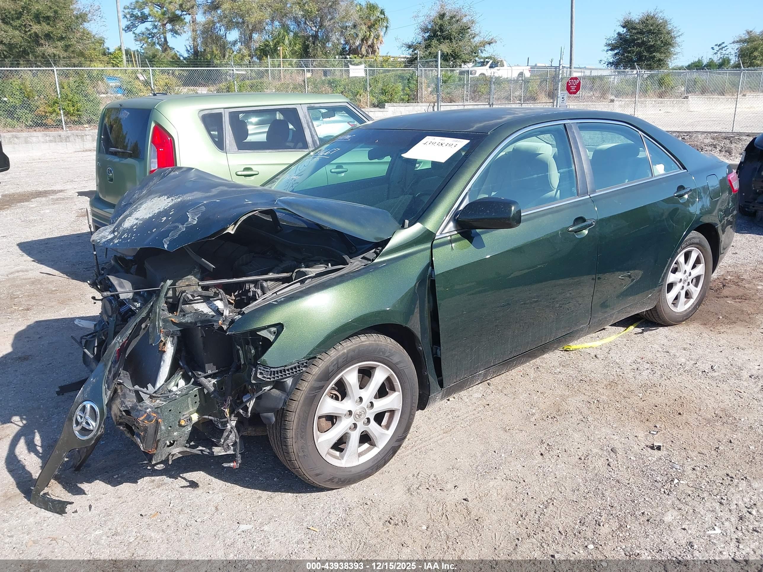 TOYOTA CAMRY image 2