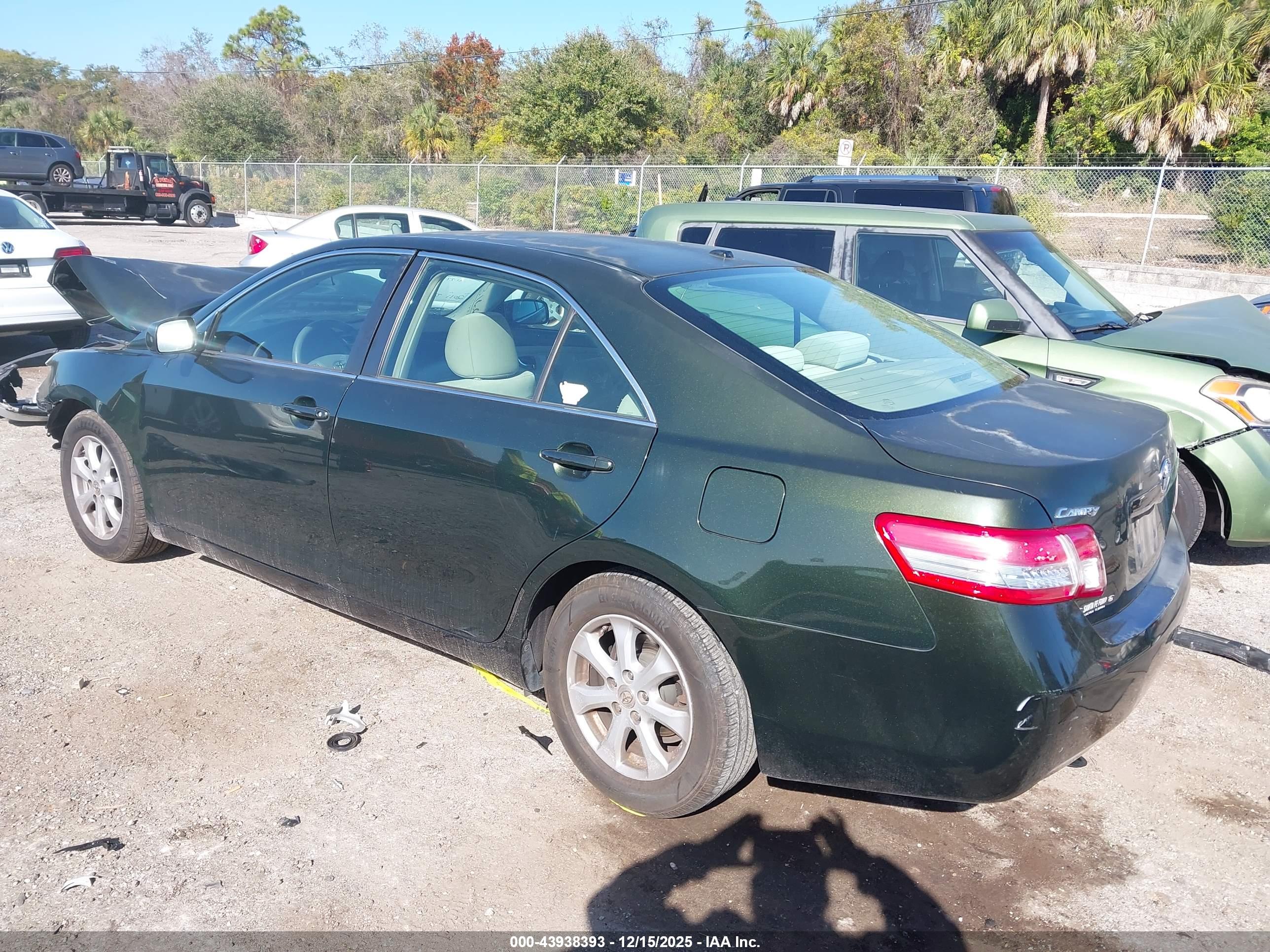 TOYOTA CAMRY image 3