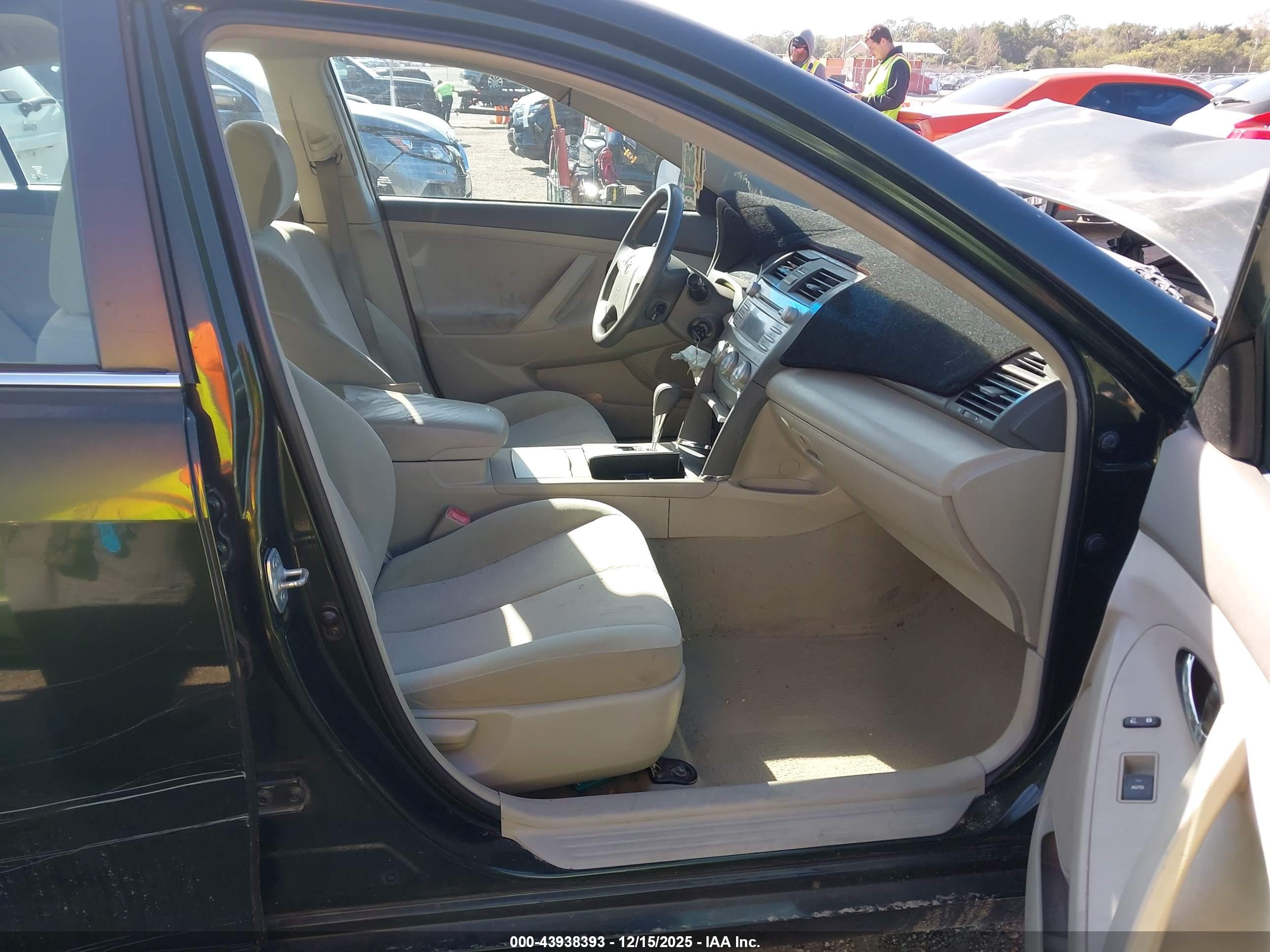 TOYOTA CAMRY image 5