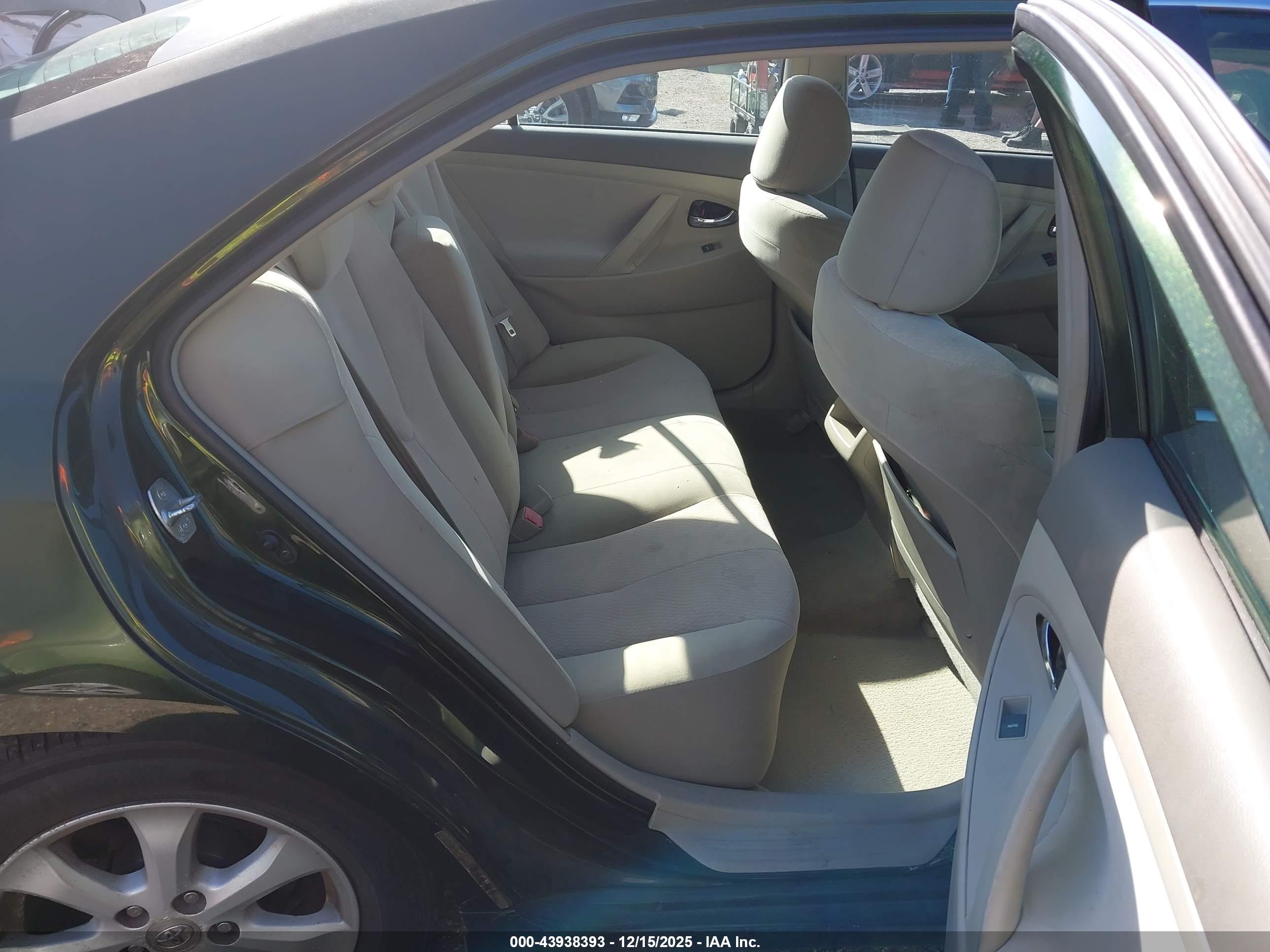 TOYOTA CAMRY image 8