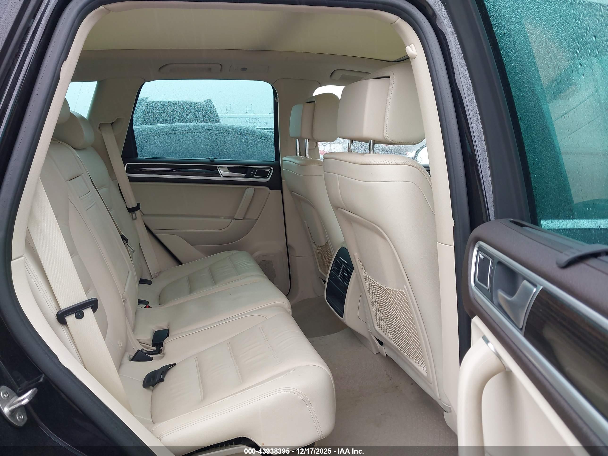 VOLKSWAGEN TOUAREG image 8