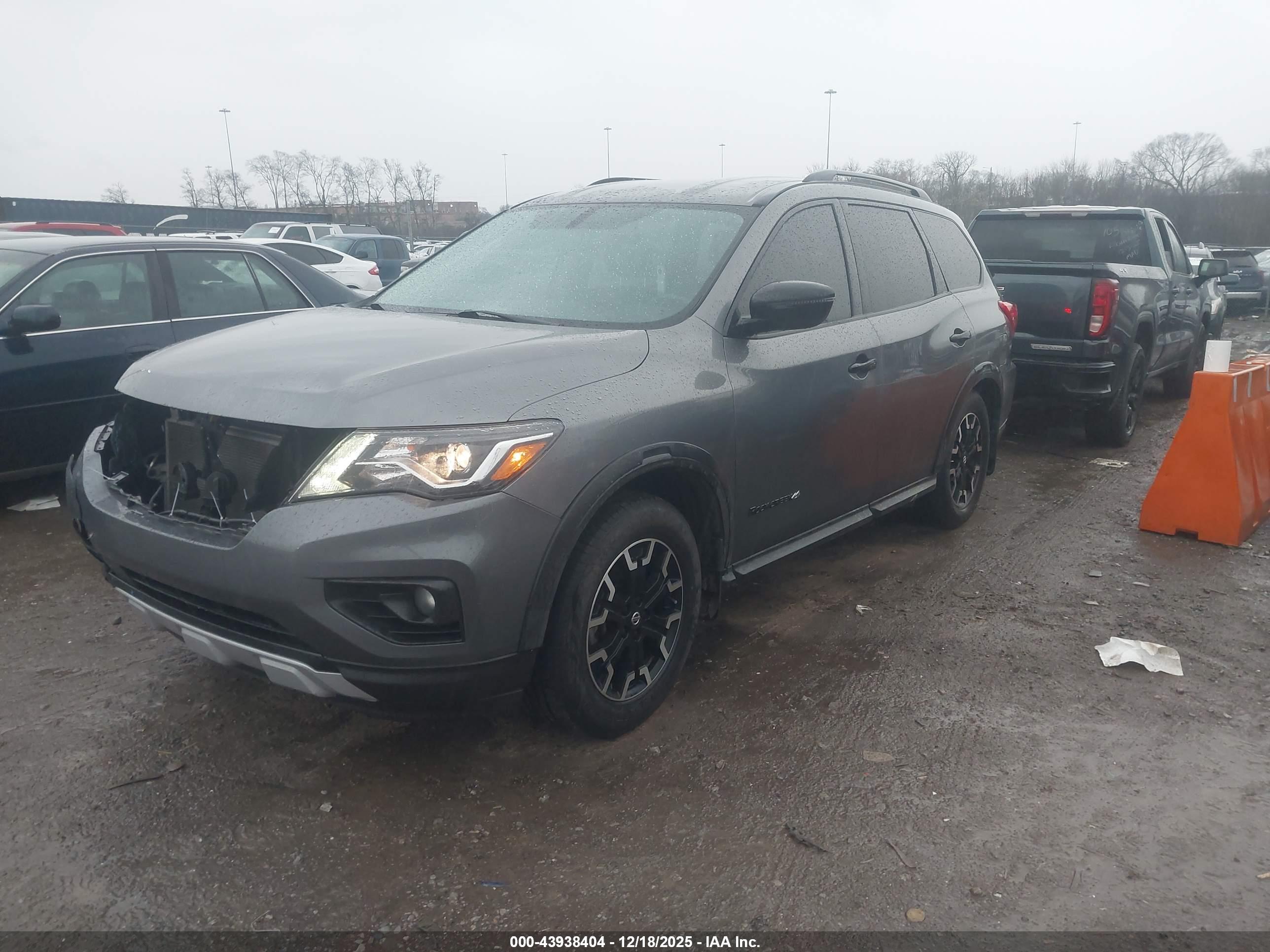 NISSAN PATHFINDER image 2