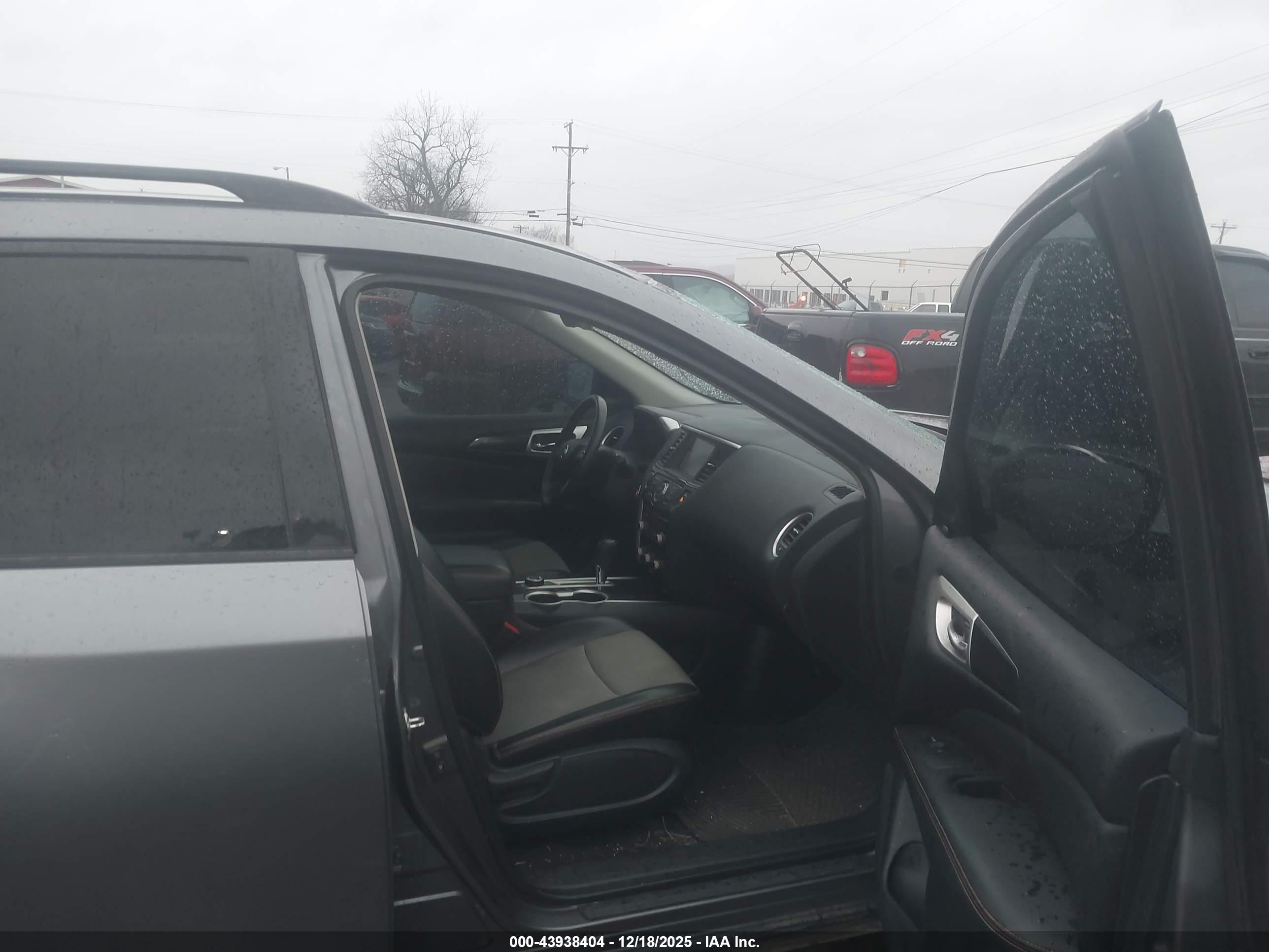 NISSAN PATHFINDER image 5