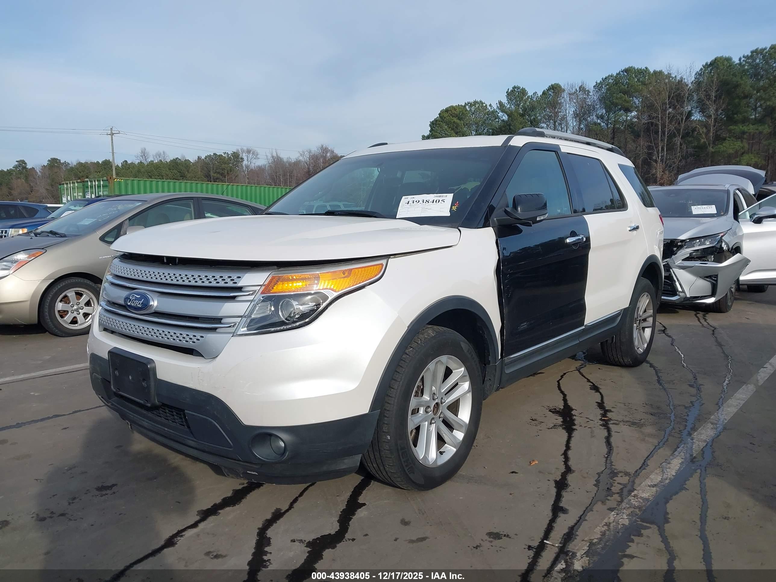 FORD EXPLORER image 2