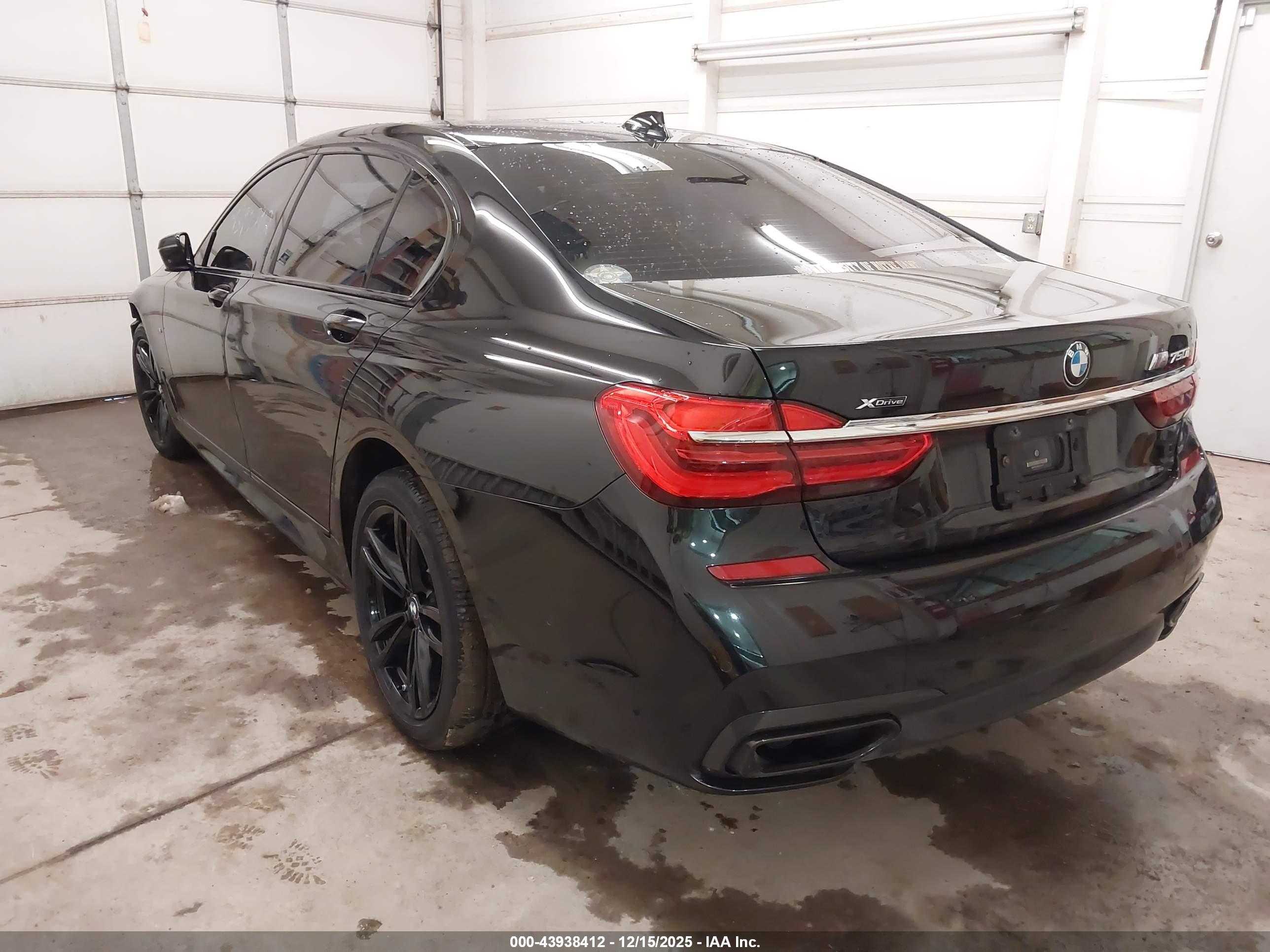 BMW 750I image 3