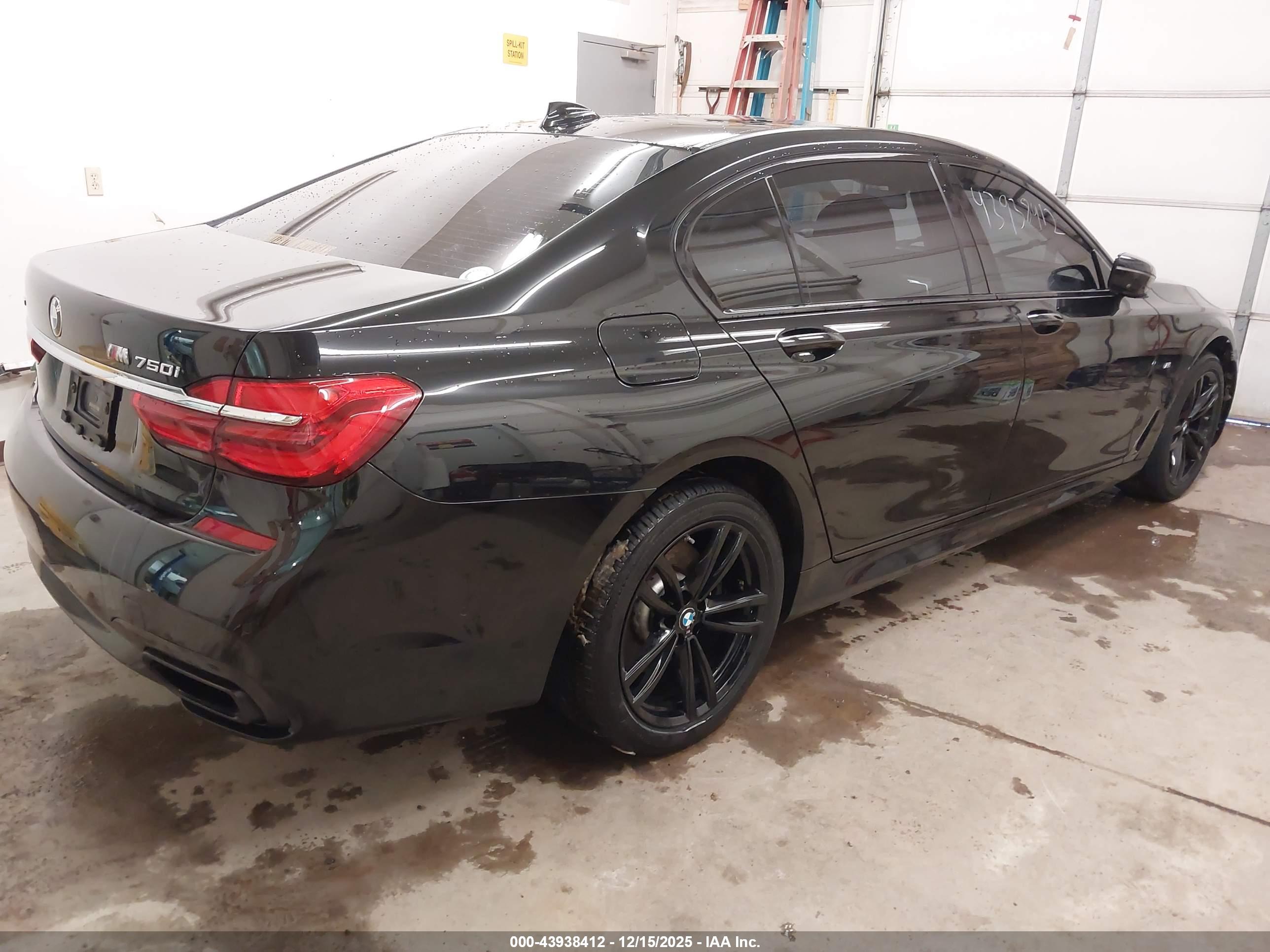 BMW 750I image 4