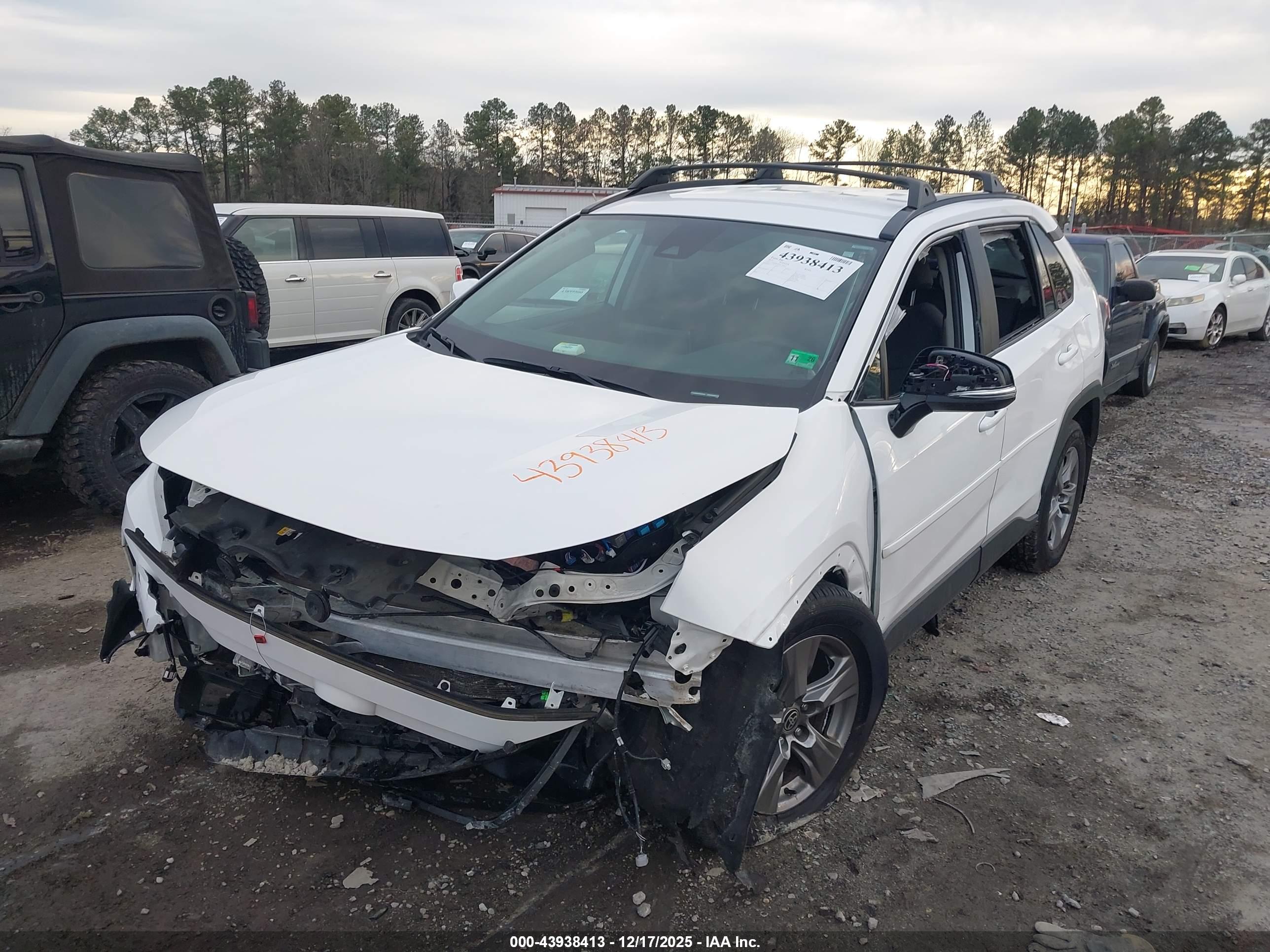 TOYOTA RAV4 image 6