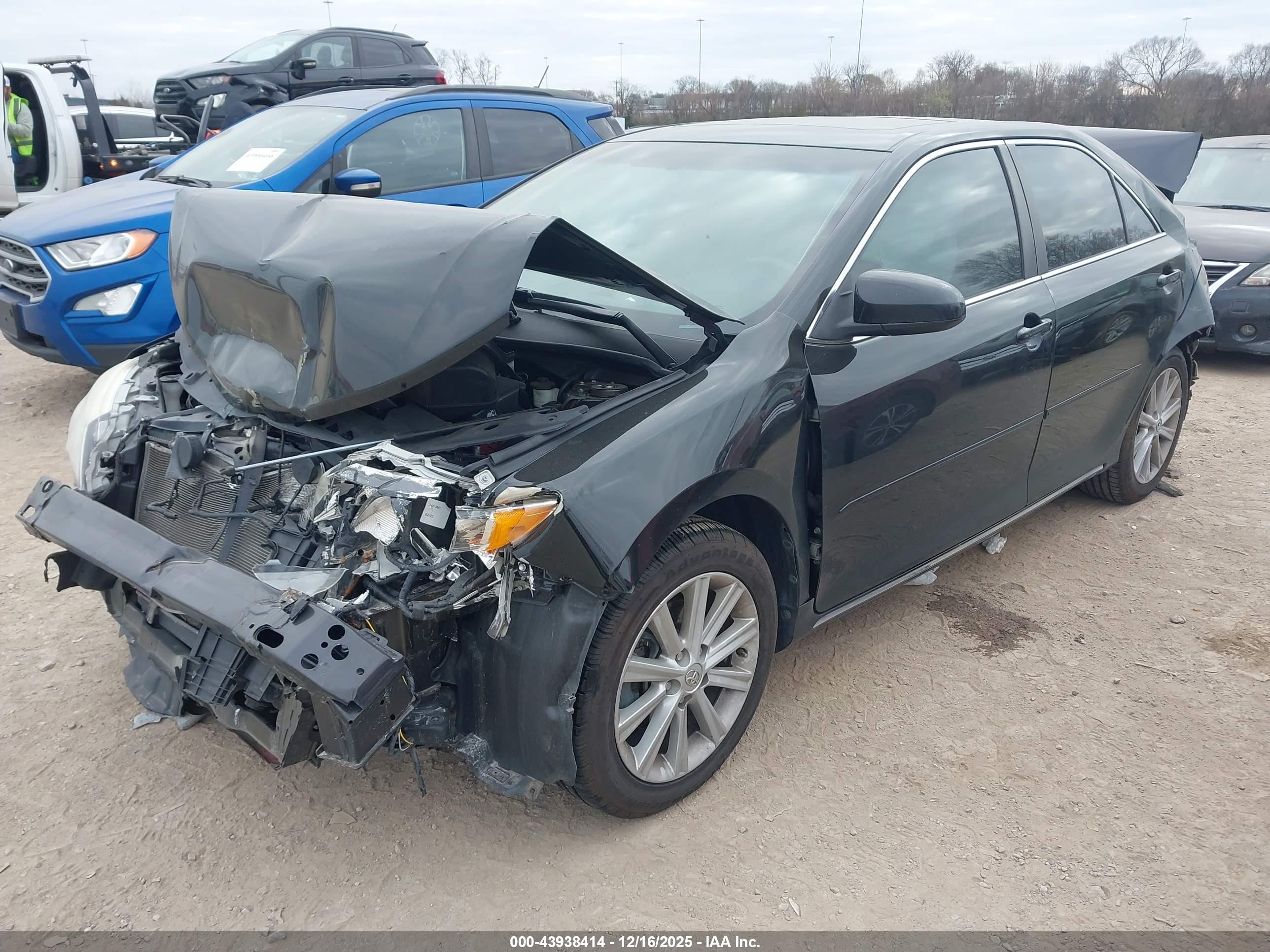 TOYOTA CAMRY image 2