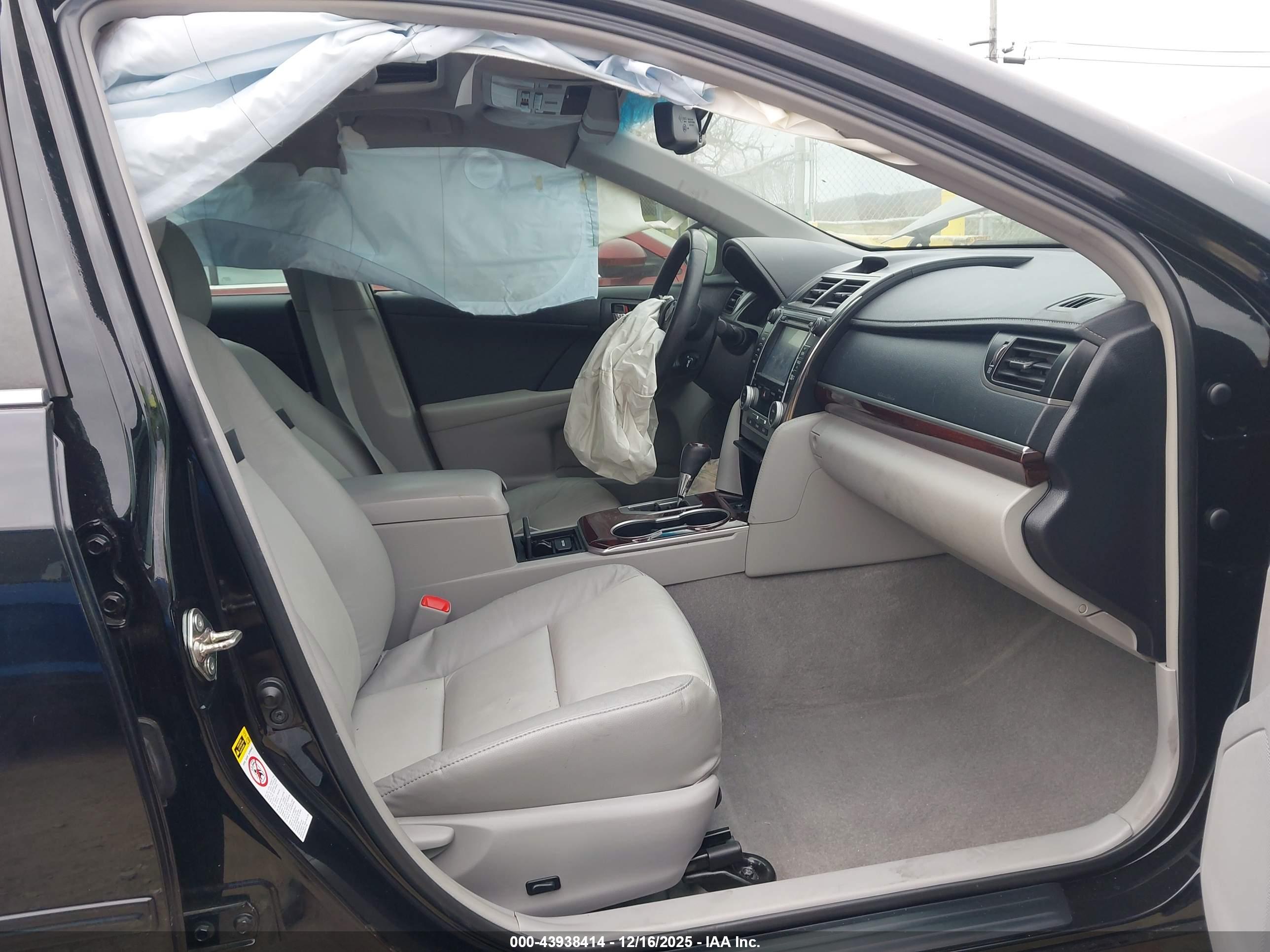 TOYOTA CAMRY image 5