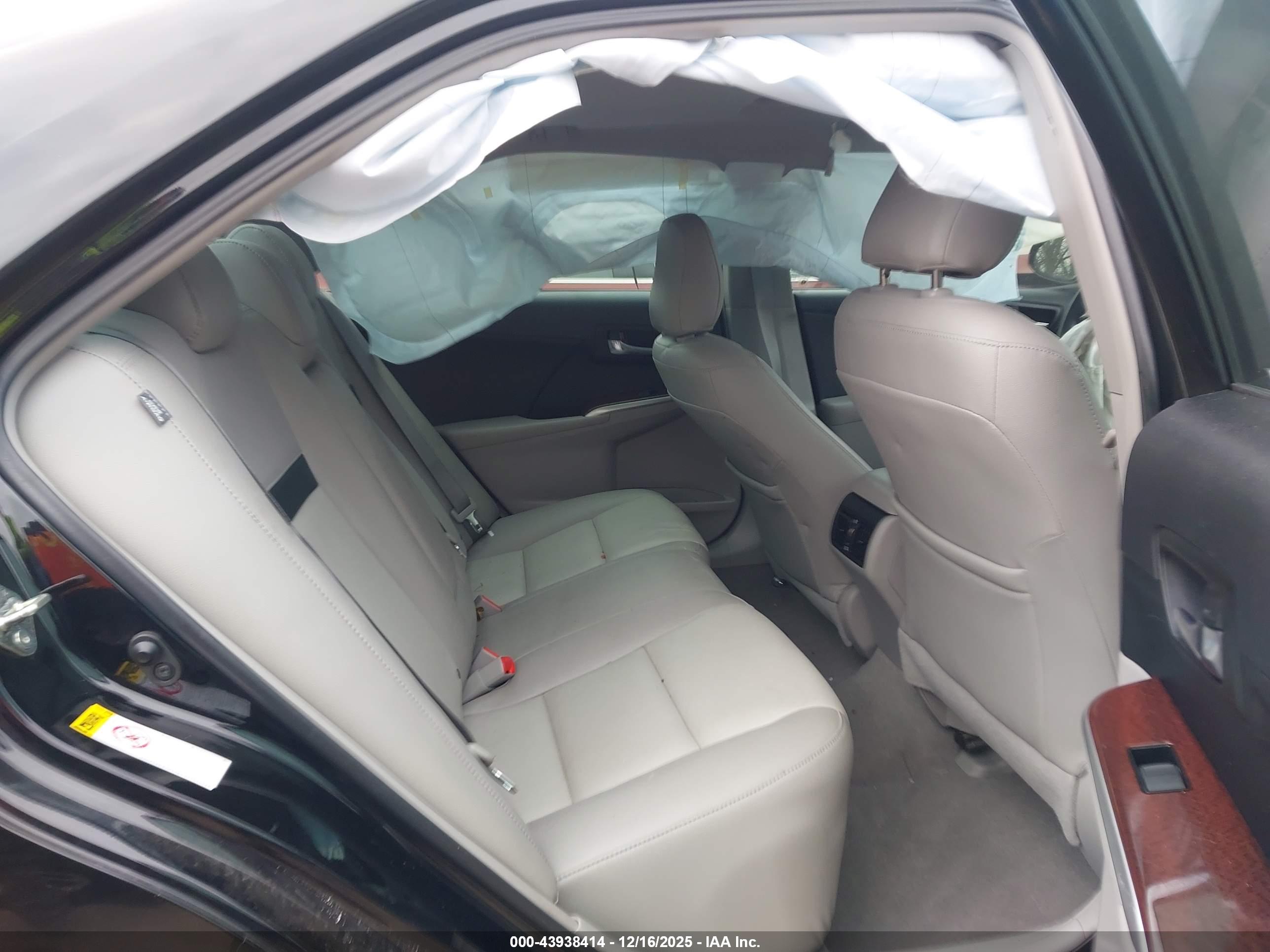 TOYOTA CAMRY image 8