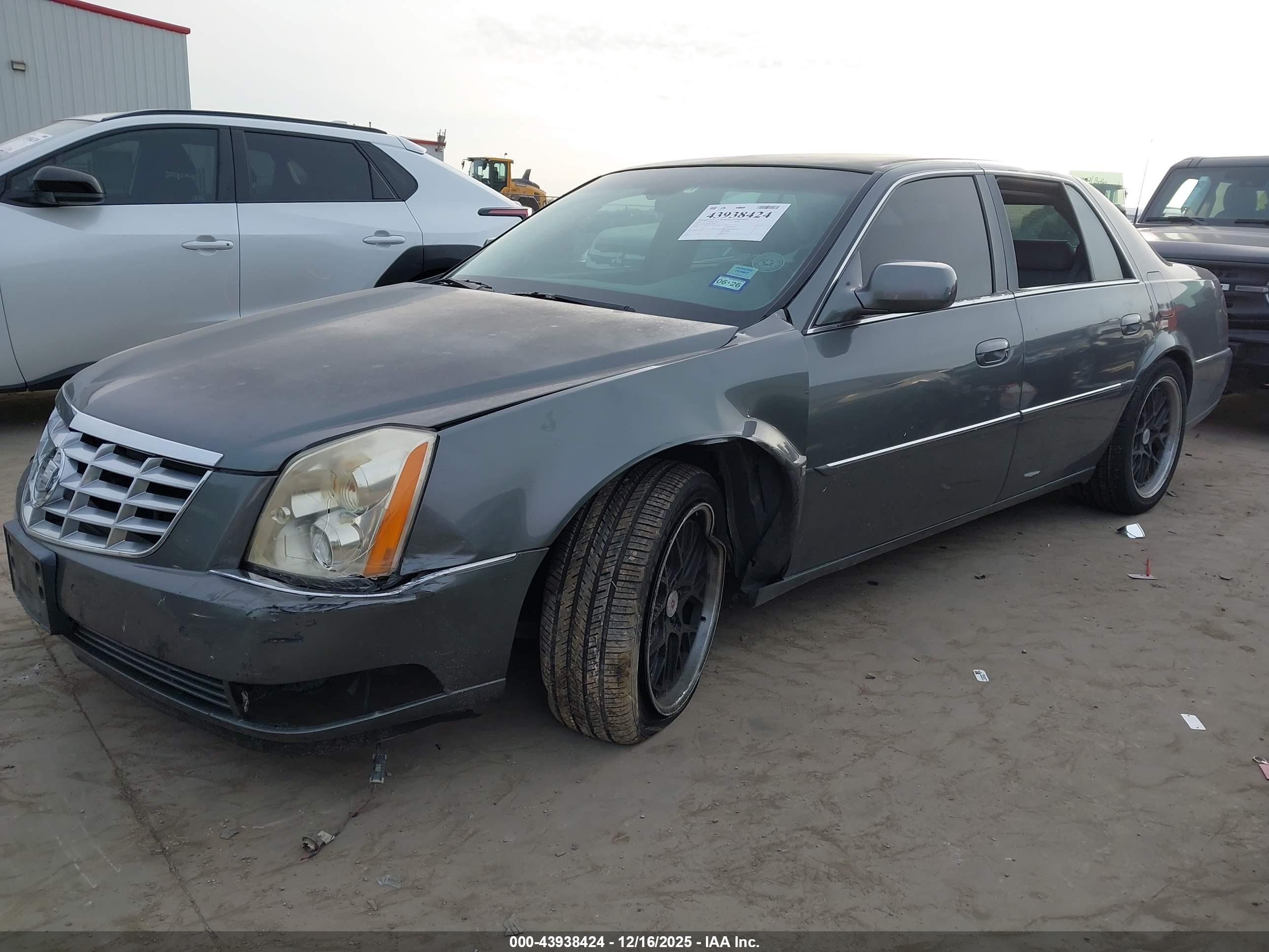 CADILLAC DTS image 2