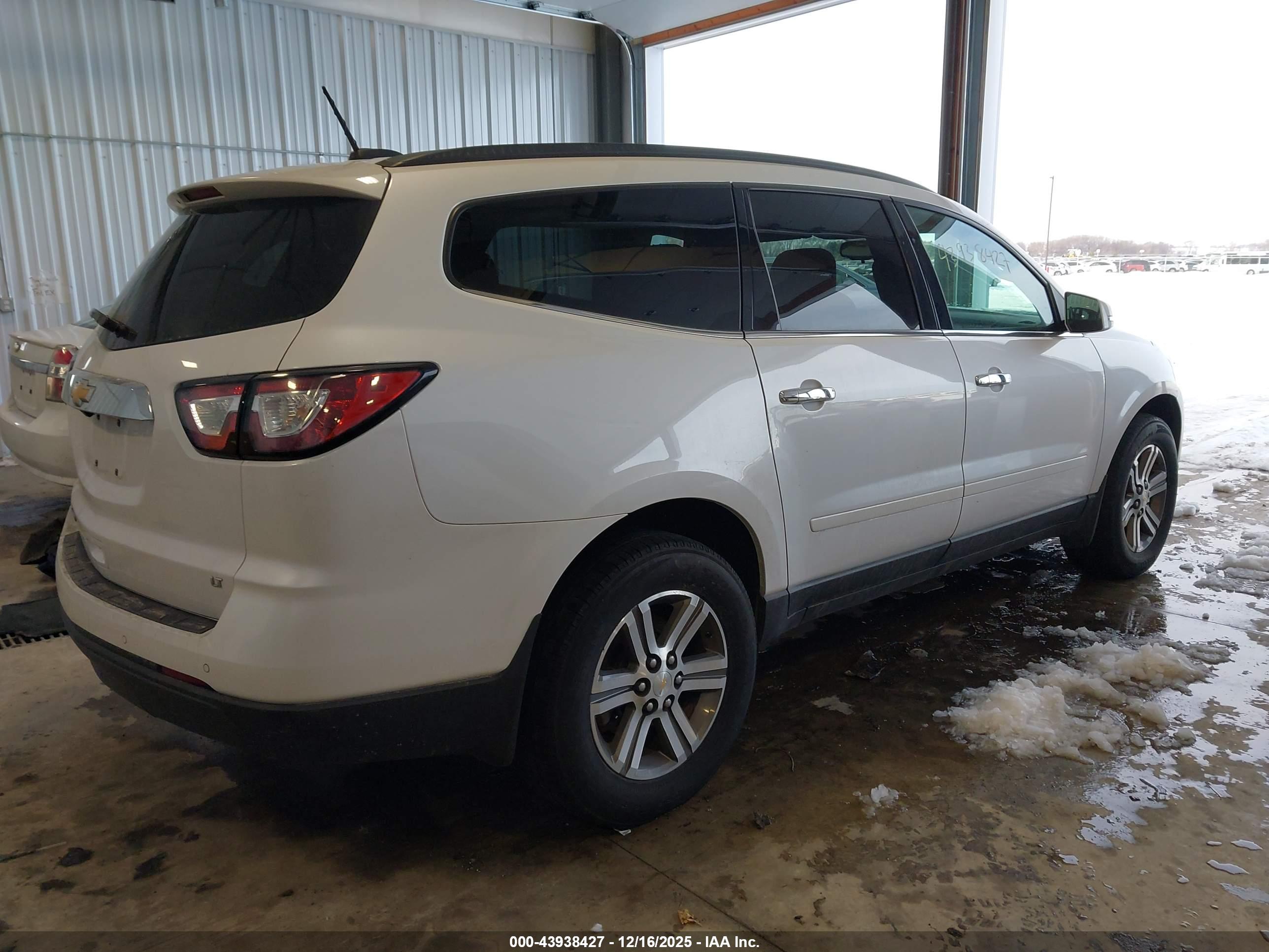 CHEVROLET TRAVERSE image 4