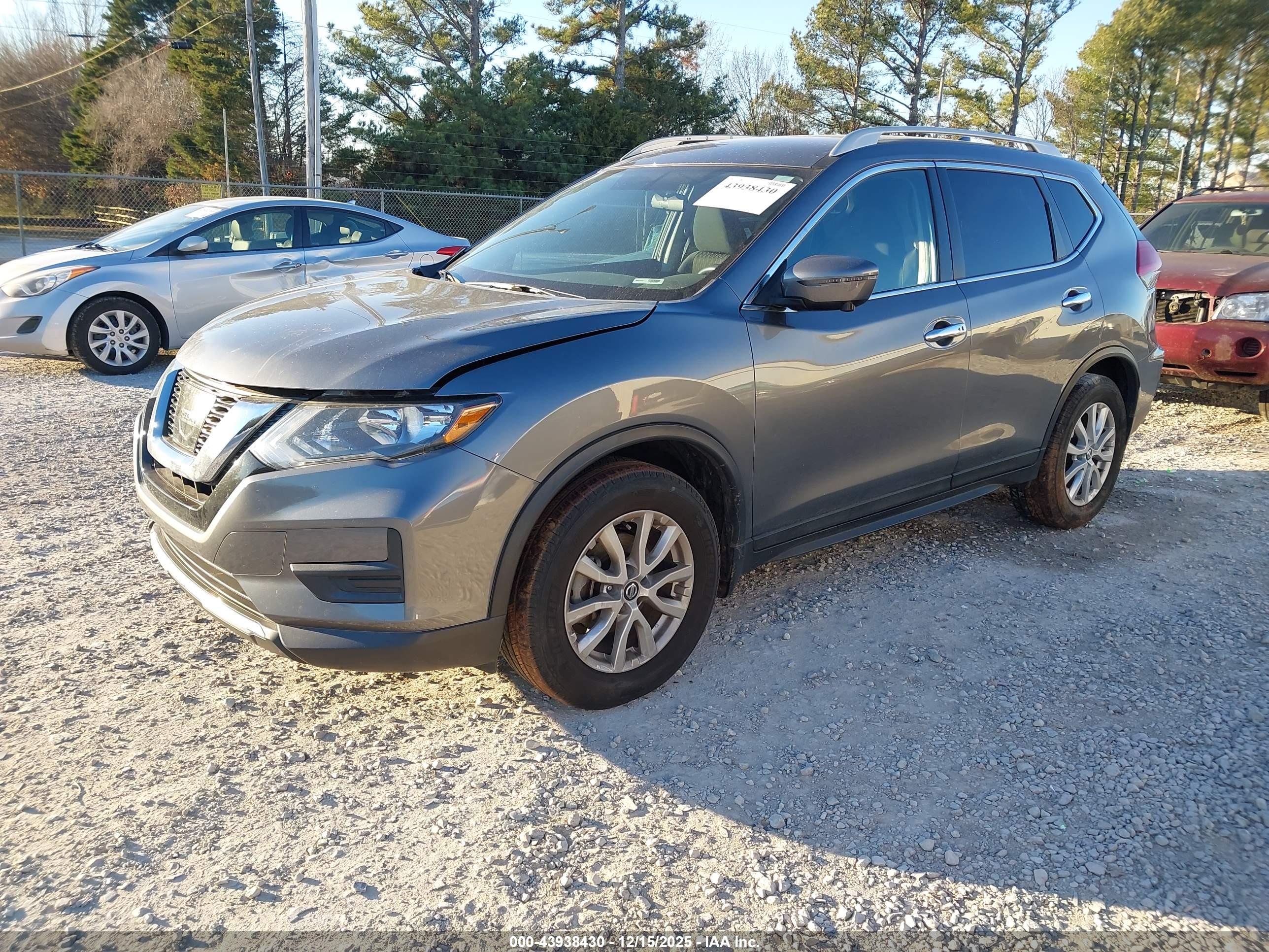 NISSAN ROGUE image 2