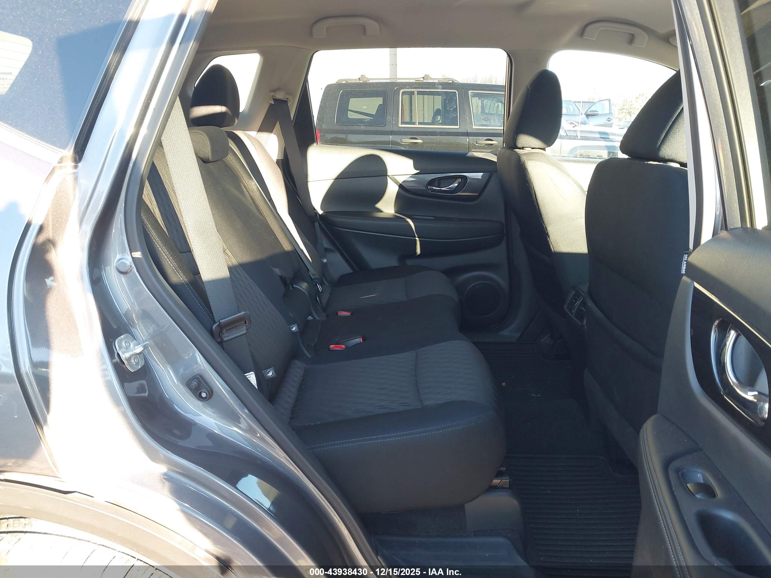 NISSAN ROGUE image 8