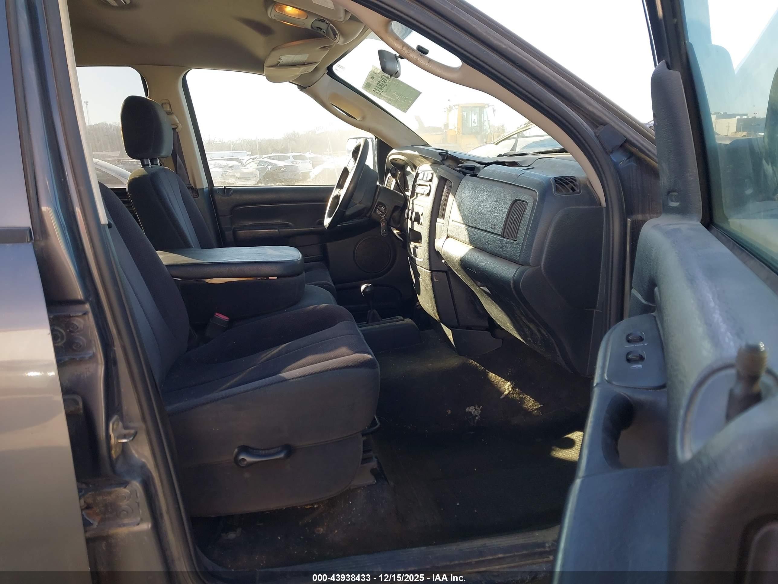 DODGE RAM image 5