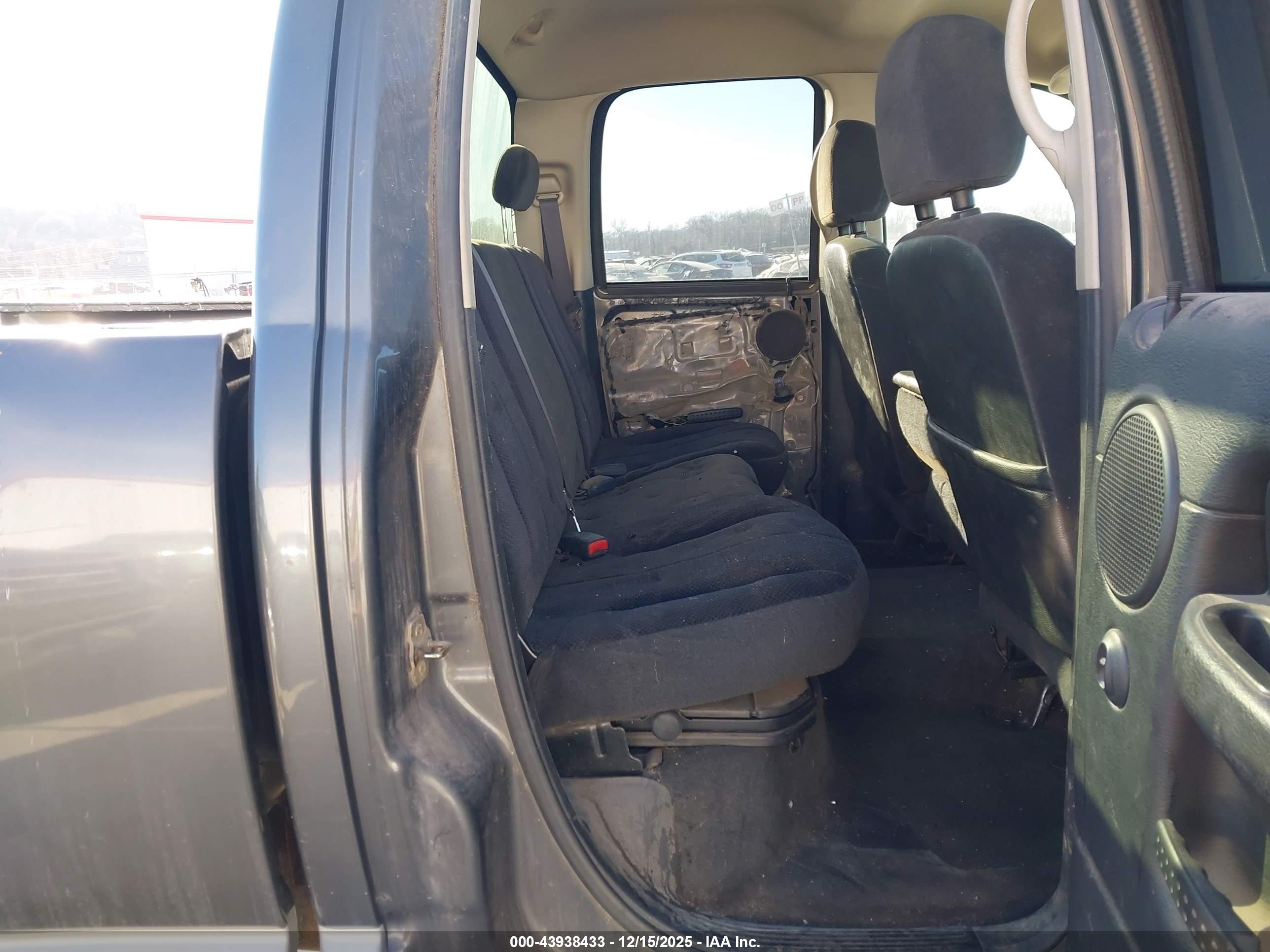 DODGE RAM image 8