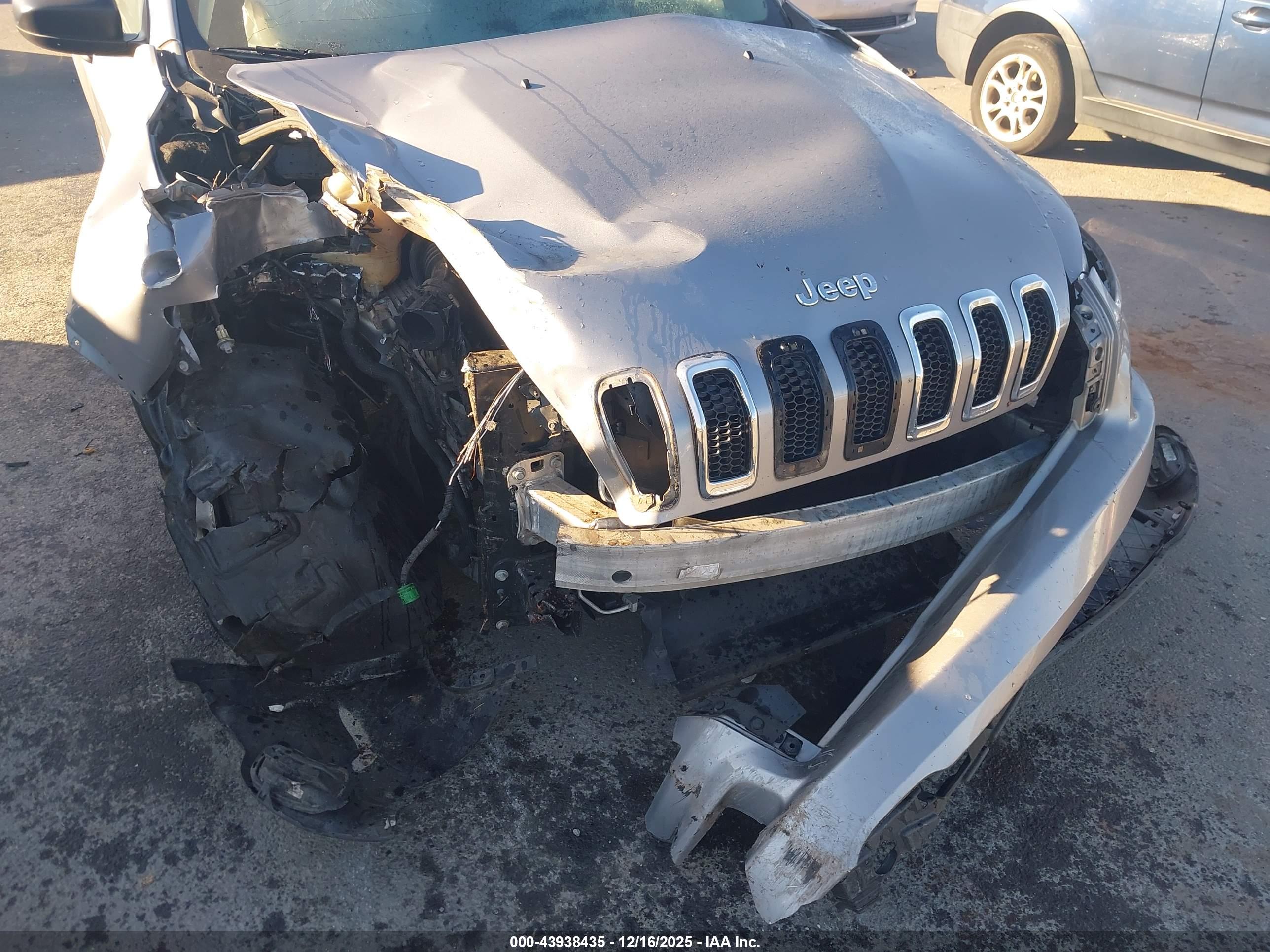 JEEP CHEROKEE image 6