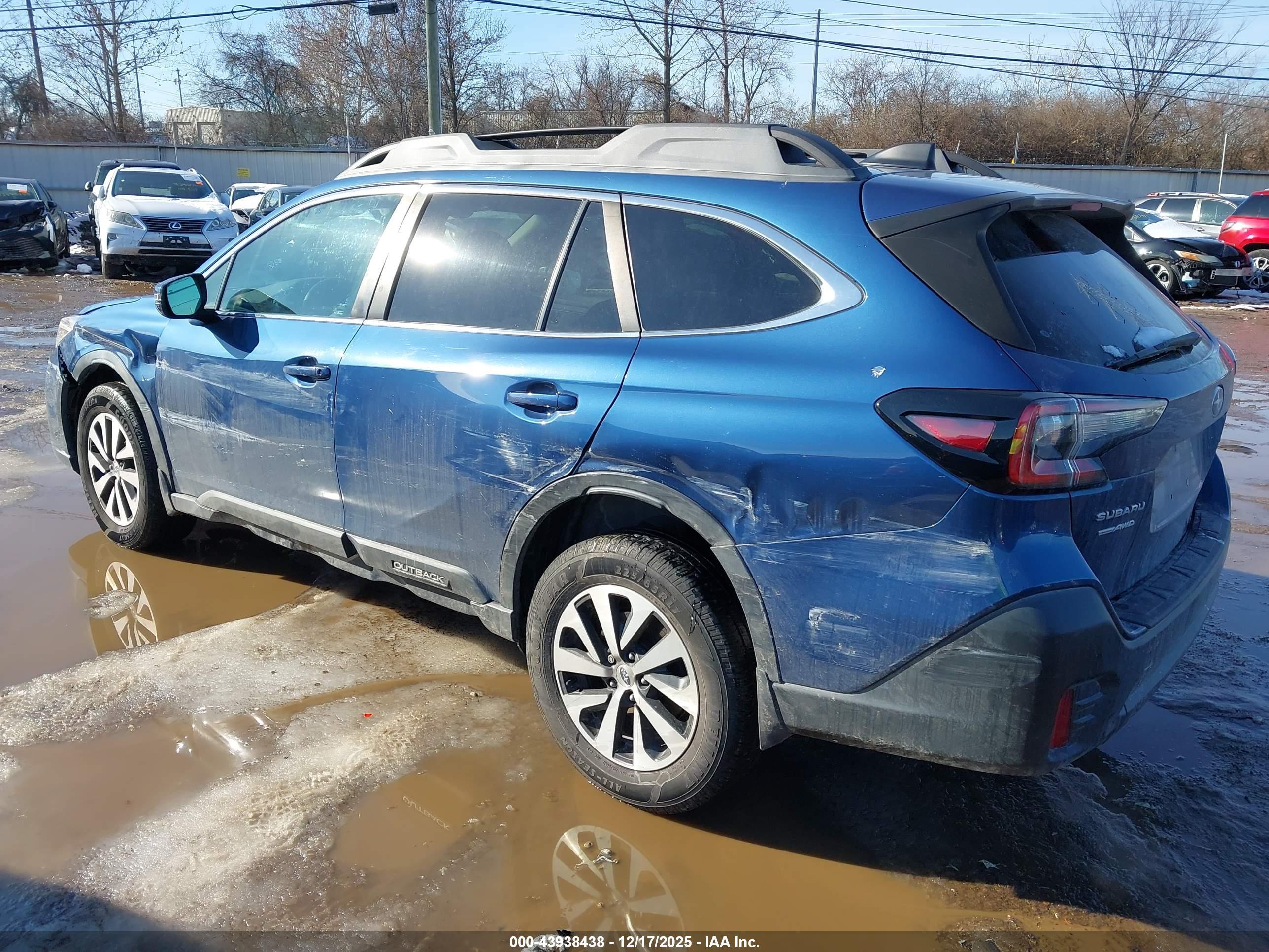 SUBARU OUTBACK image 3
