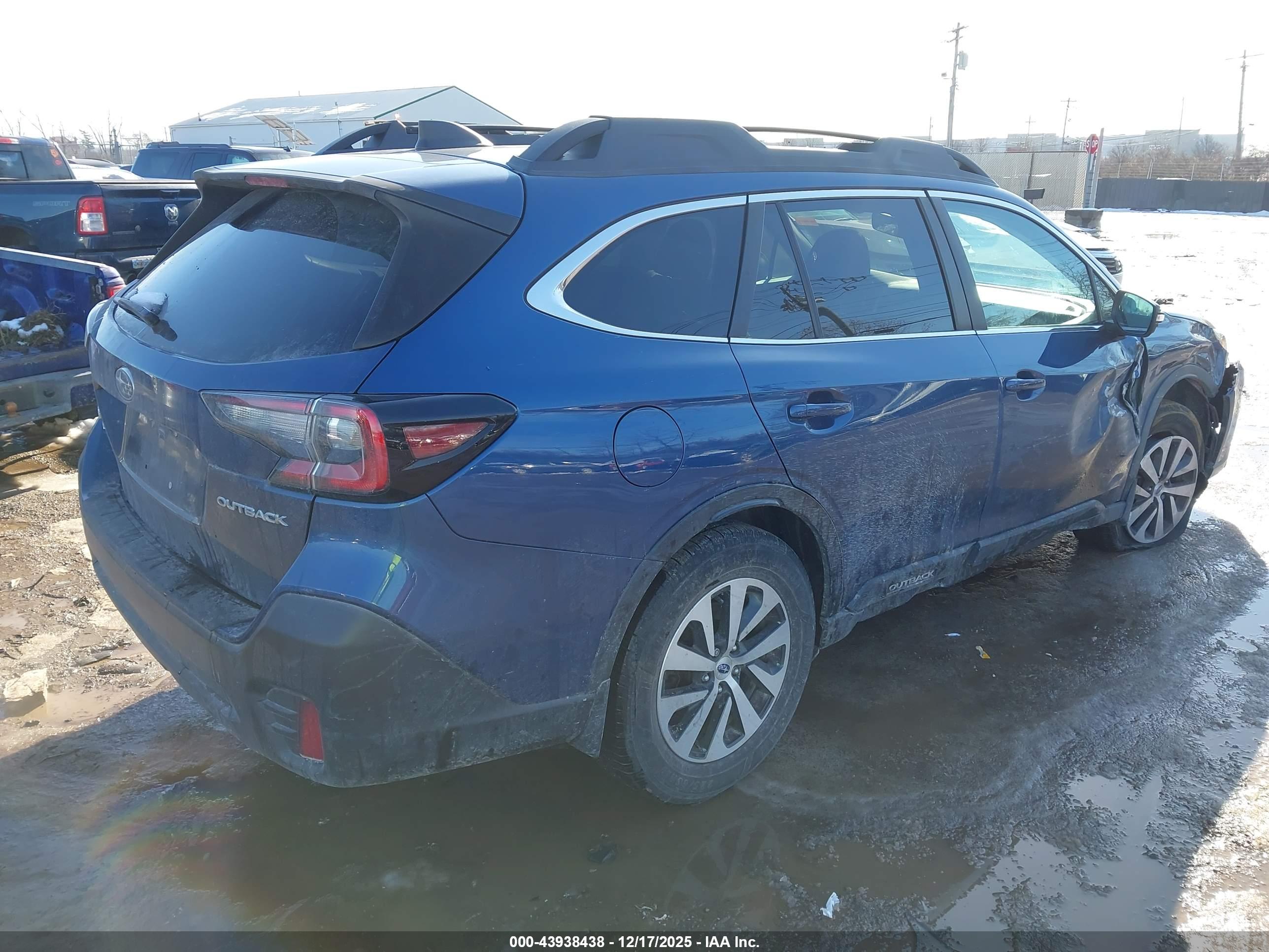 SUBARU OUTBACK image 4
